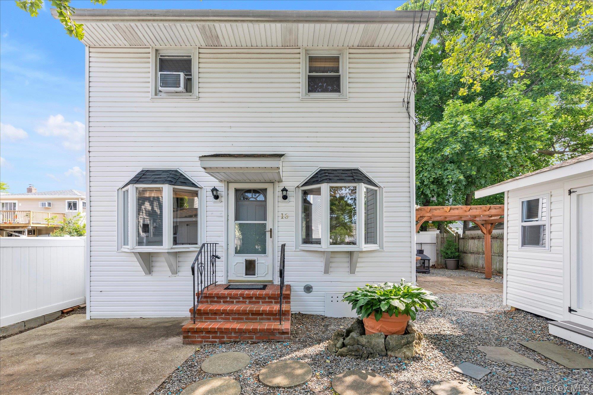 13 7th Street, Bayville, NY 11709