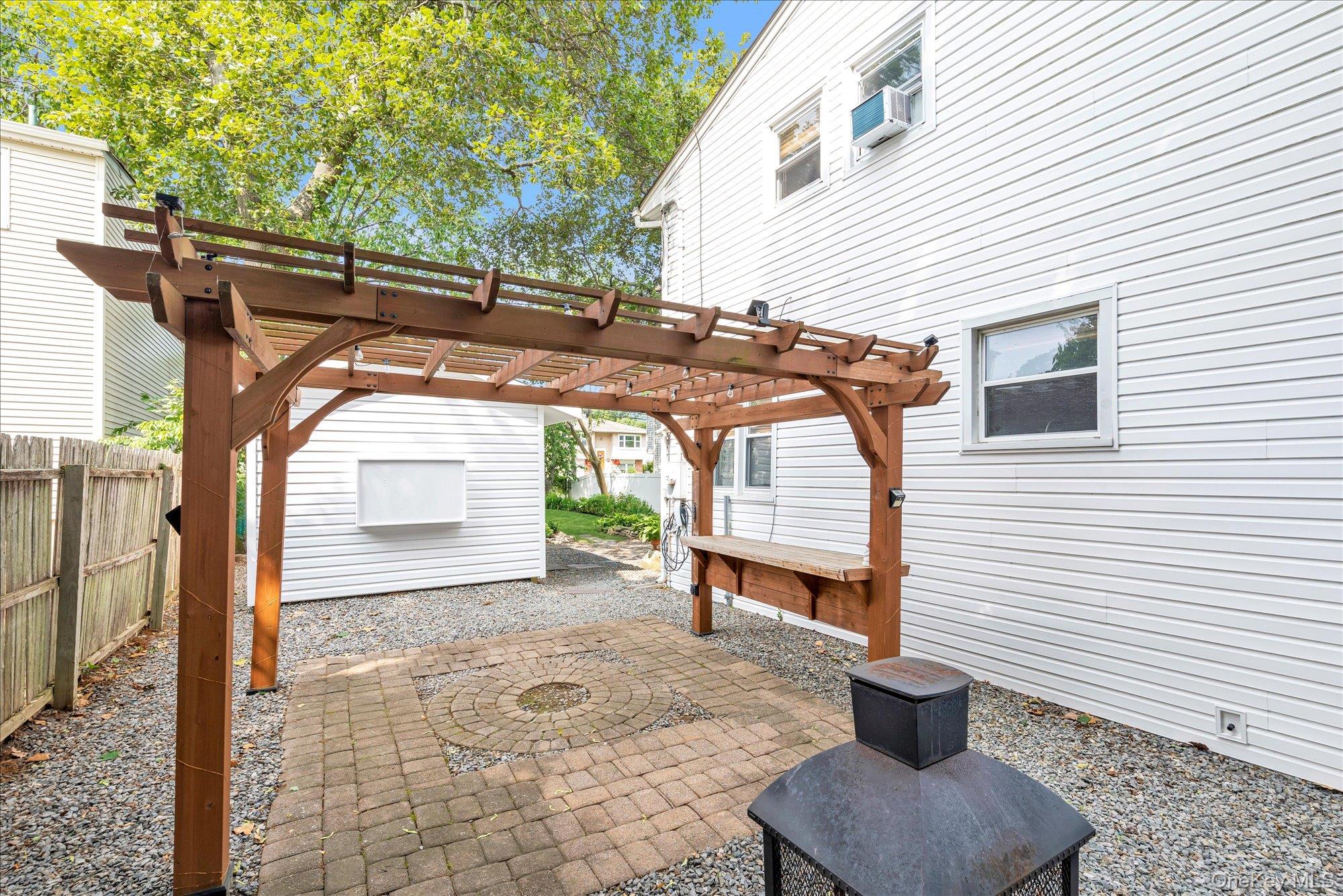 13 7th Street, Bayville, NY 11709