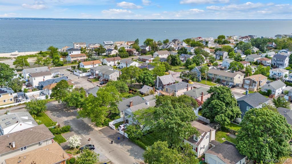 13 7th Street, Bayville, NY 11709