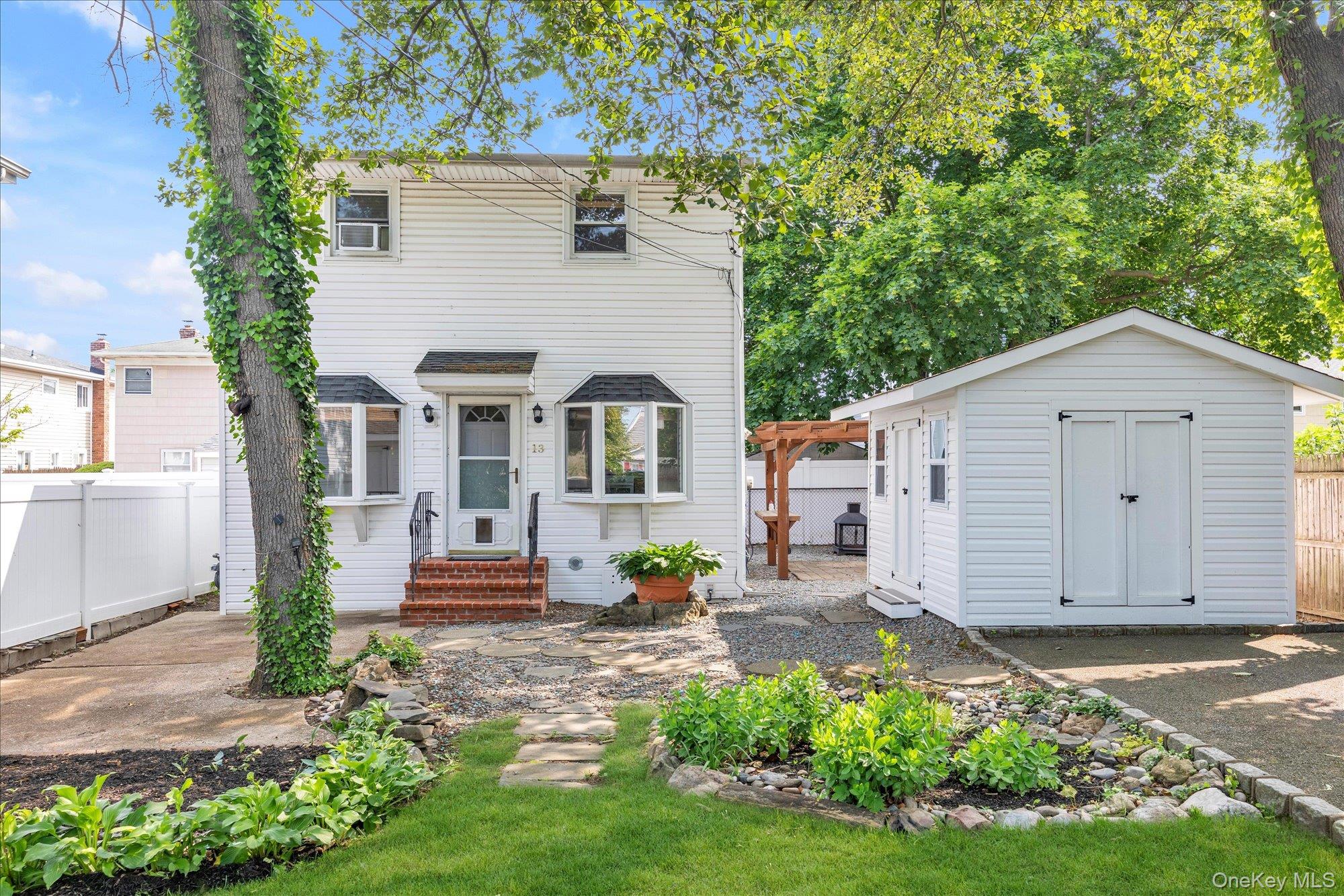 13 7th Street, Bayville, NY 11709