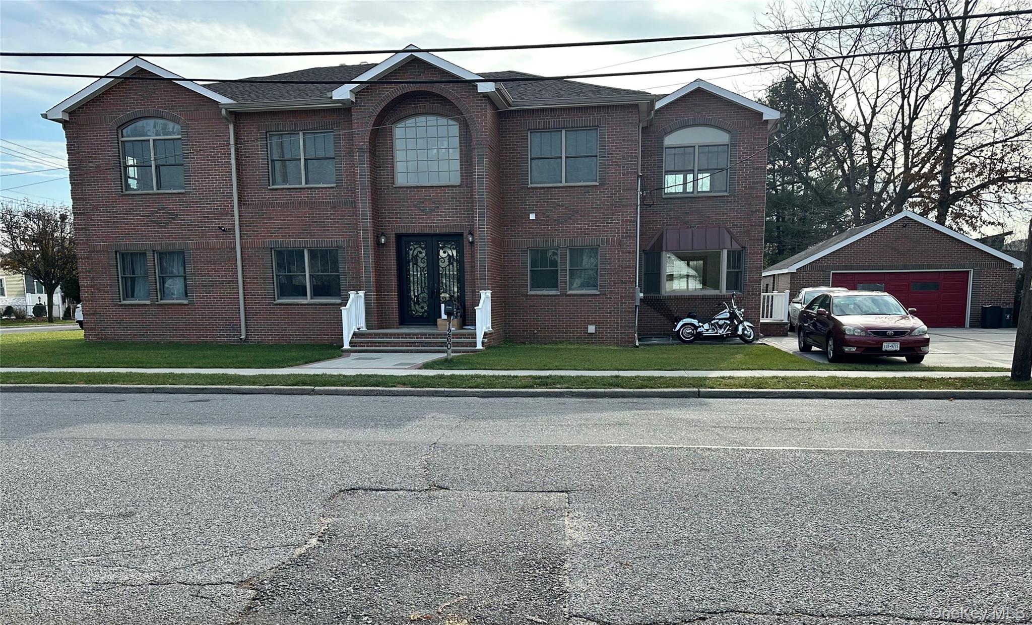 1260 Warwick St Street, Uniondale, NY 11553