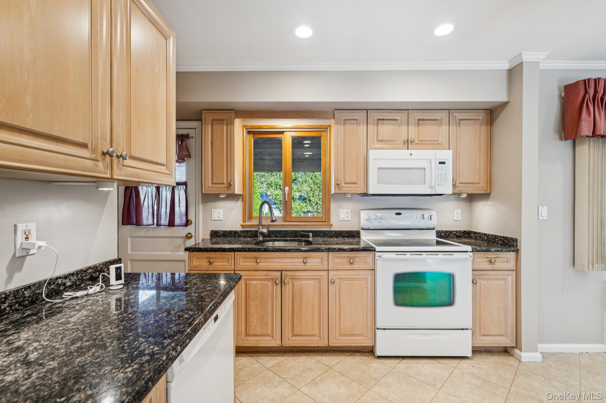 6 Silver Avenue, Huntington Station, NY 11746