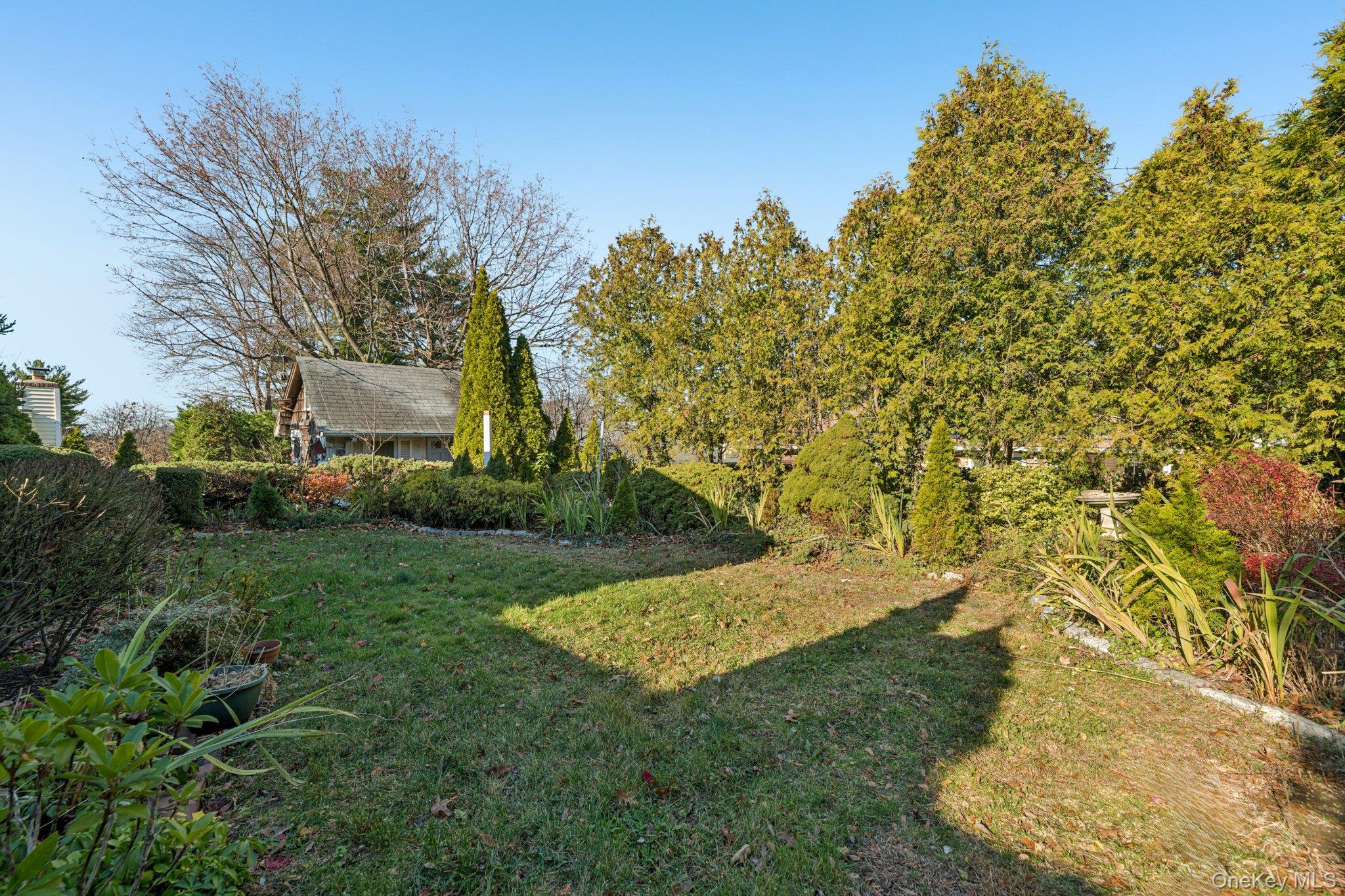 6 Silver Avenue, Huntington Station, NY 11746