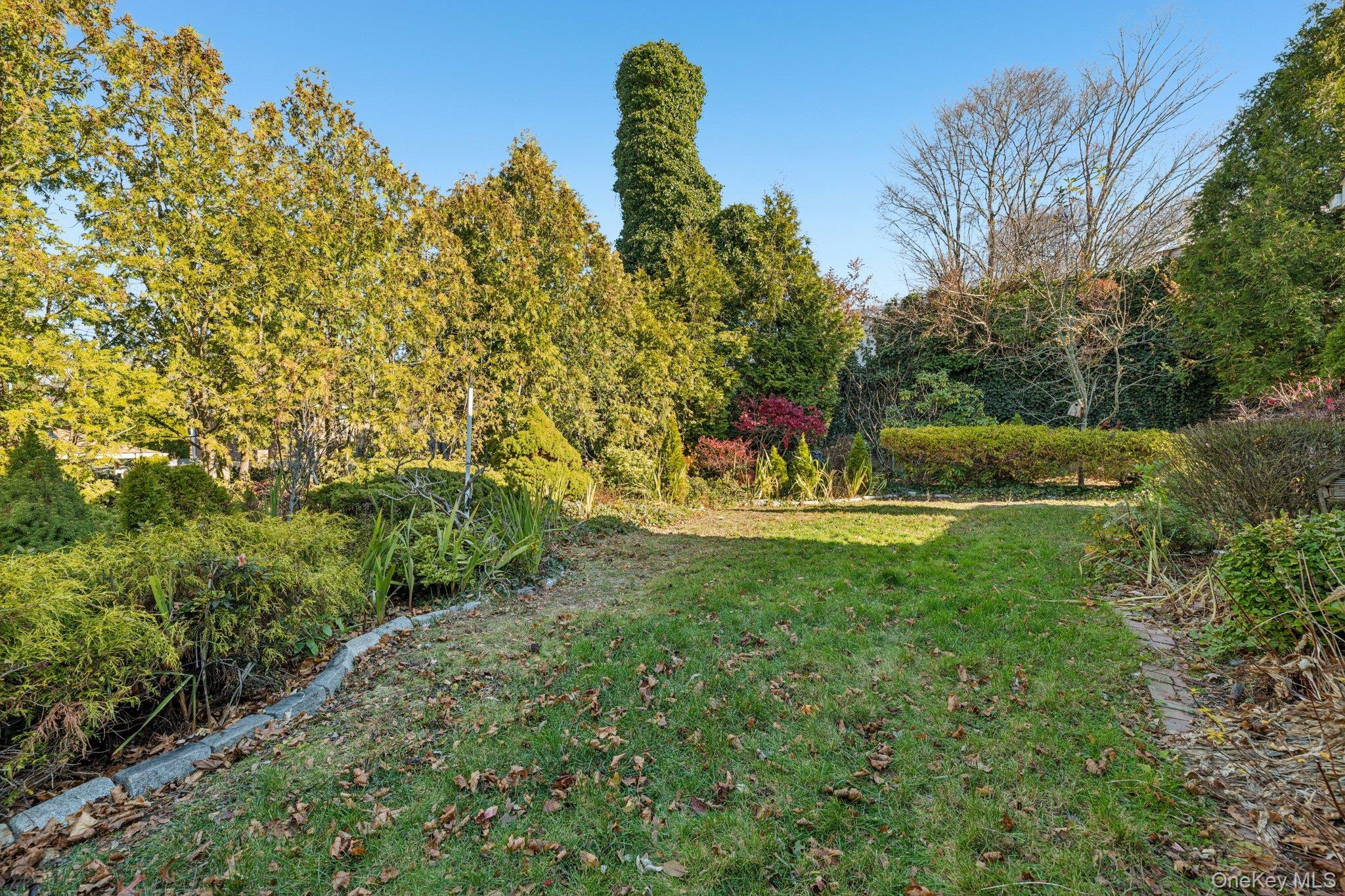 6 Silver Avenue, Huntington Station, NY 11746