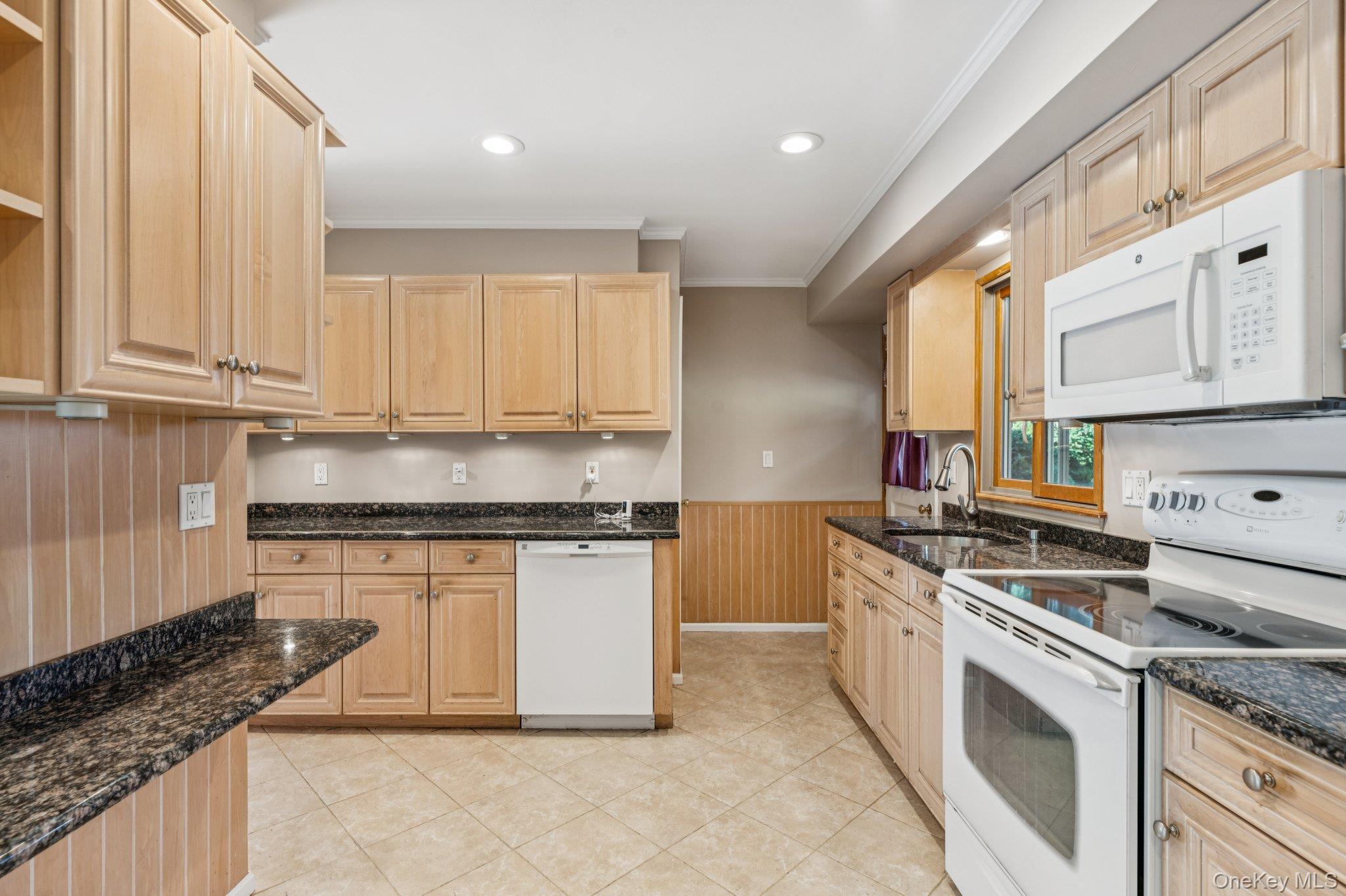 6 Silver Avenue, Huntington Station, NY 11746