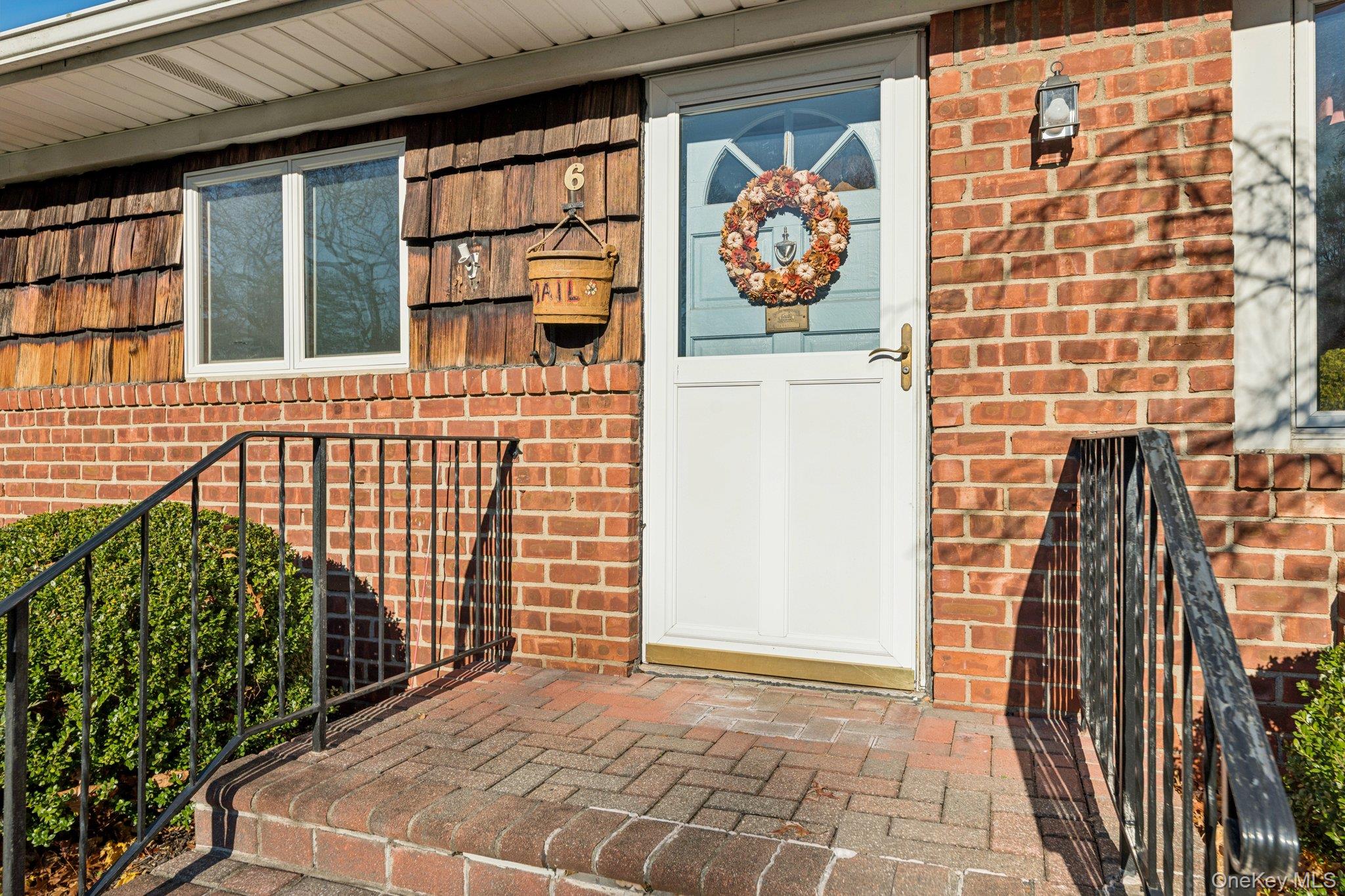 6 Silver Avenue, Huntington Station, NY 11746