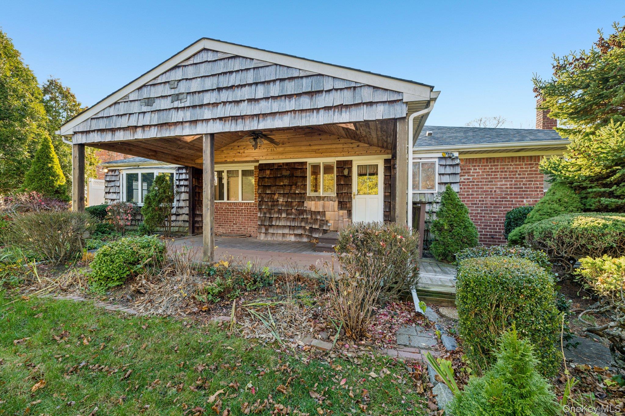 6 Silver Avenue, Huntington Station, NY 11746