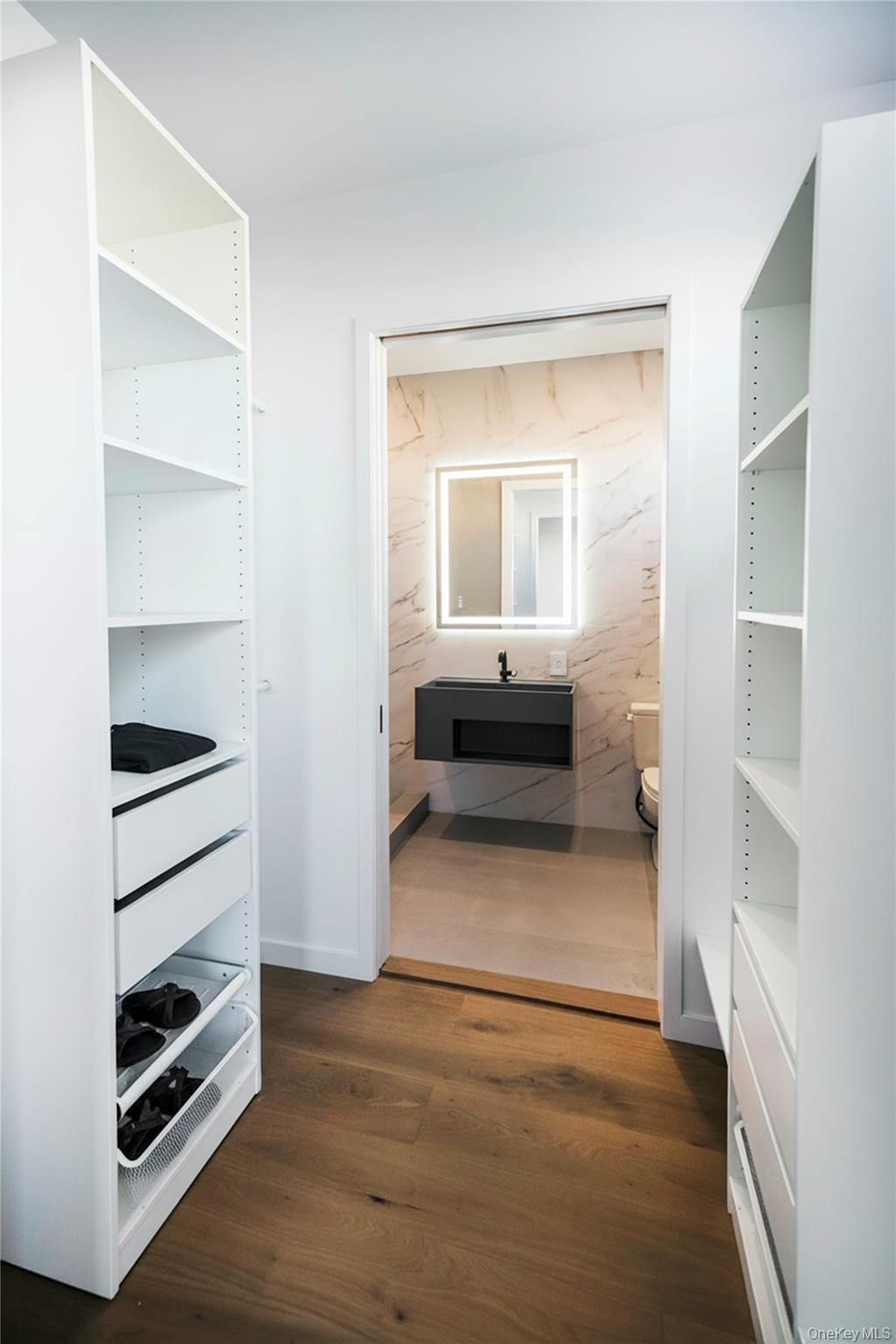 1 Short Lane, Levittown, NY 11756