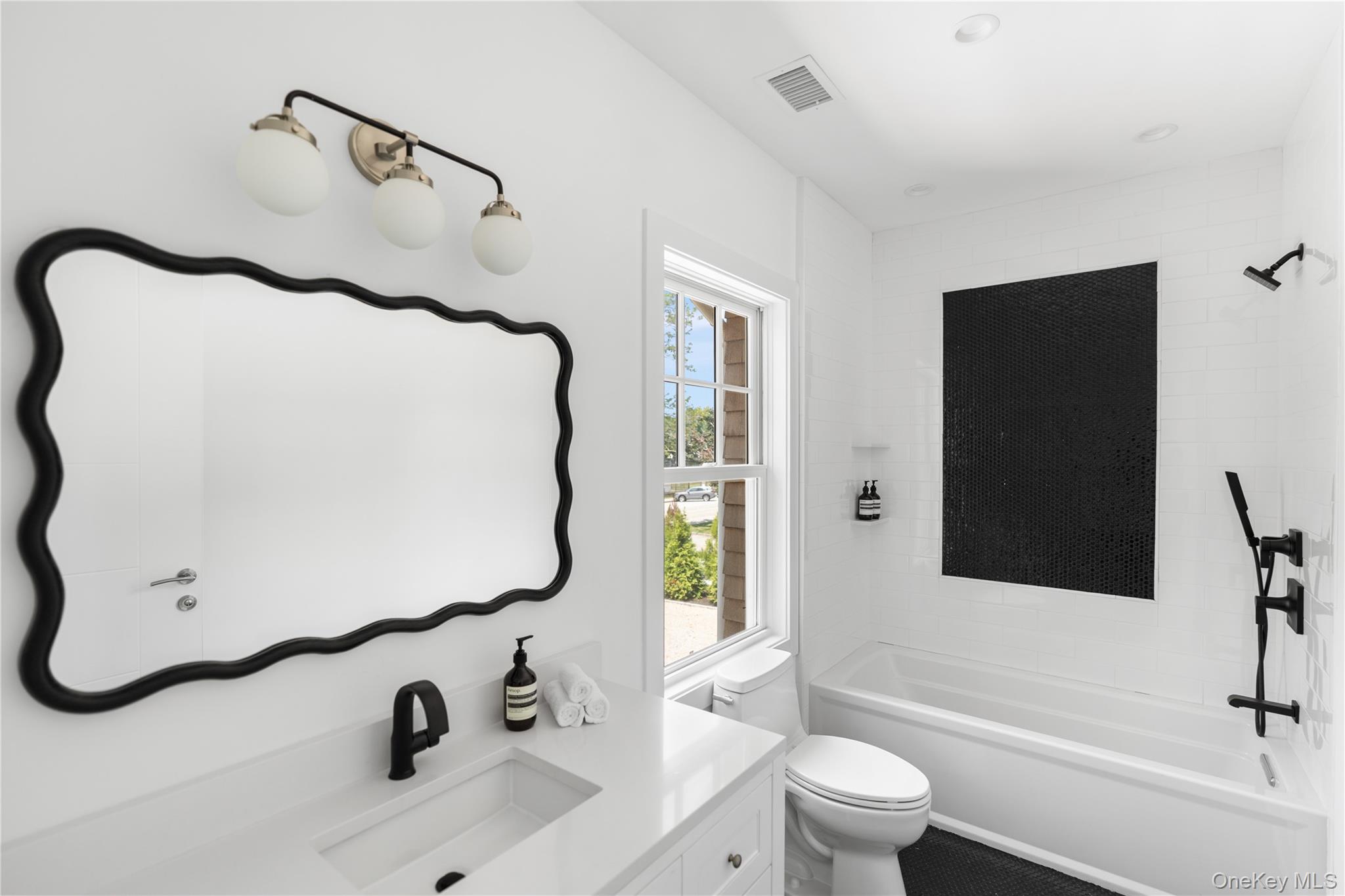 100 Narrow Lane, Southampton, NY 11968