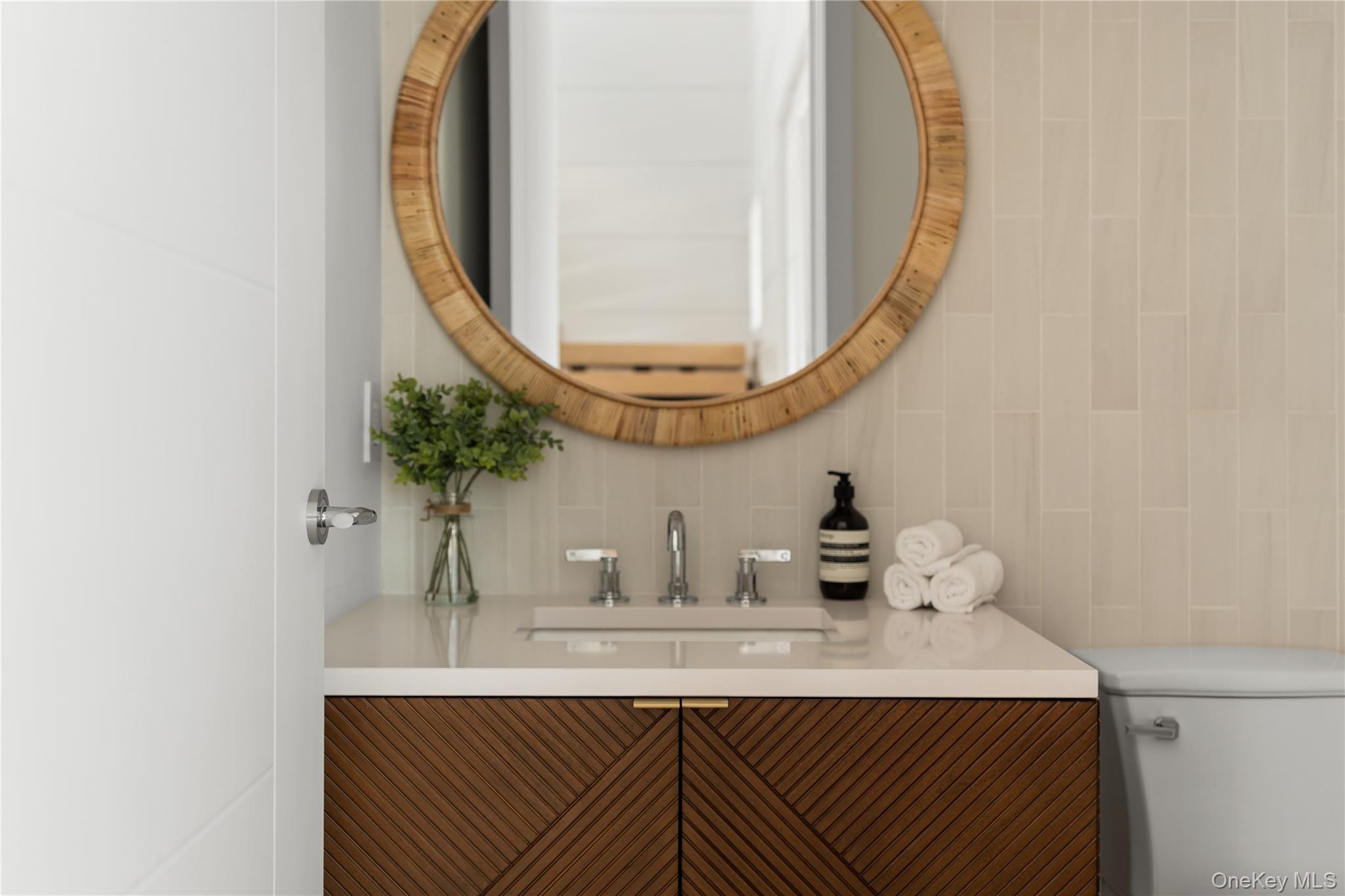 100 Narrow Lane, Southampton, NY 11968