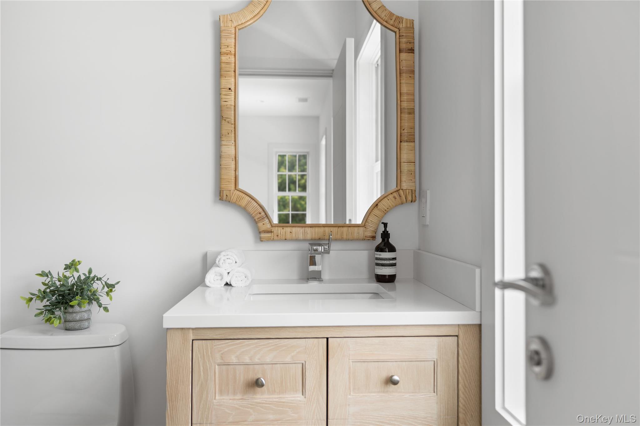 100 Narrow Lane, Southampton, NY 11968