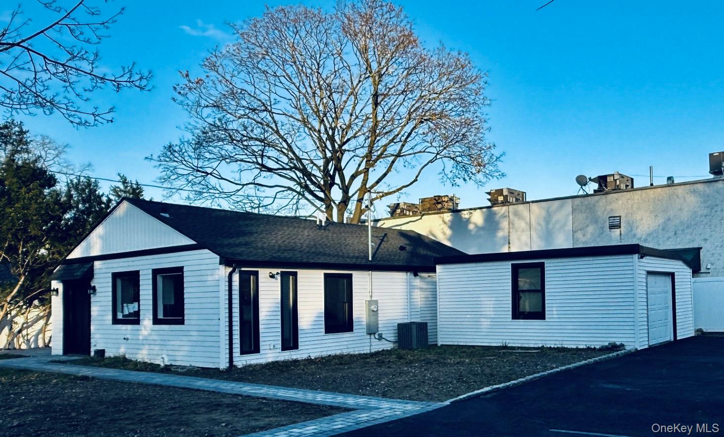 2 Park Avenue, Greenvale, NY 11548