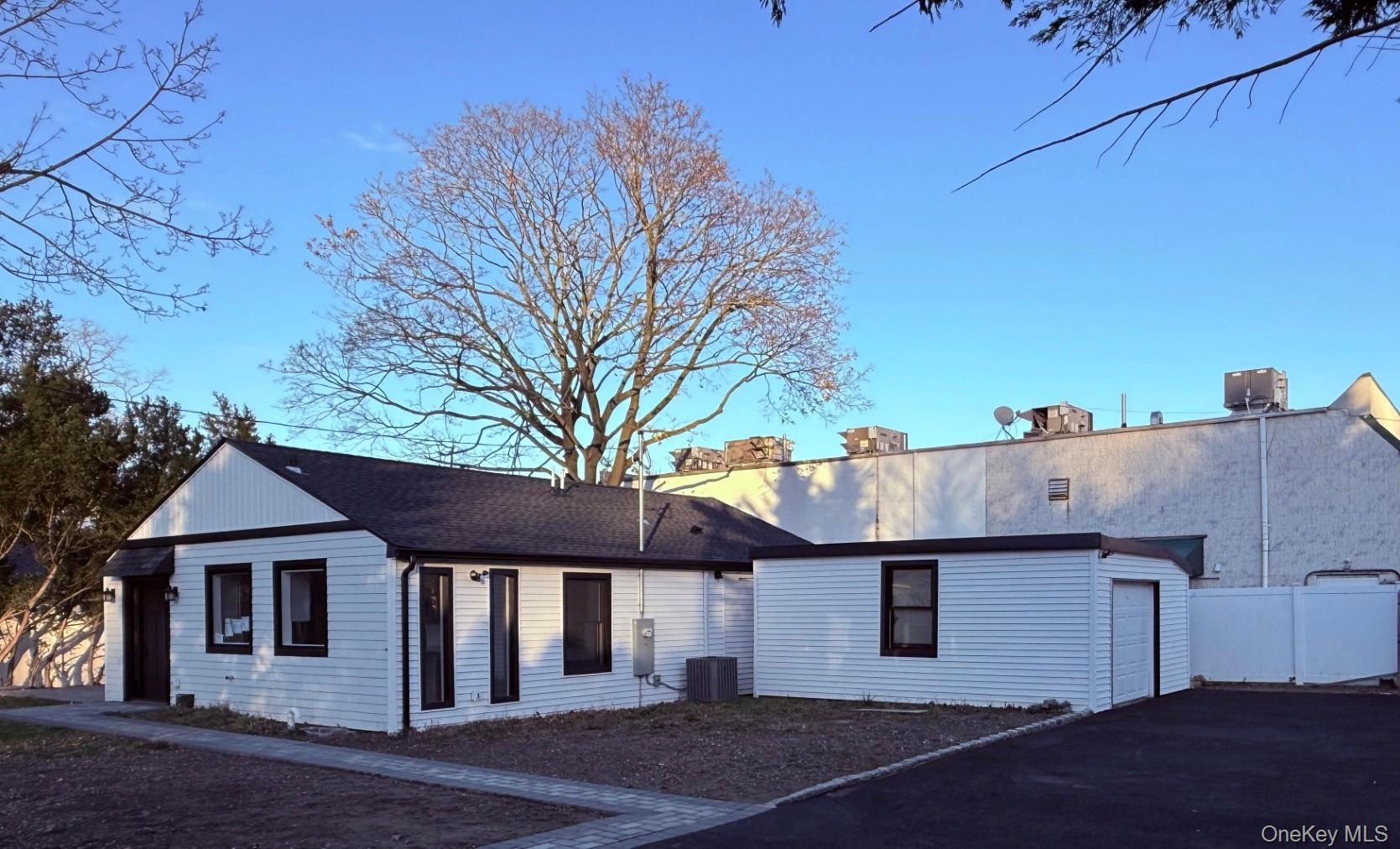 2 Park Avenue, Greenvale, NY 11548