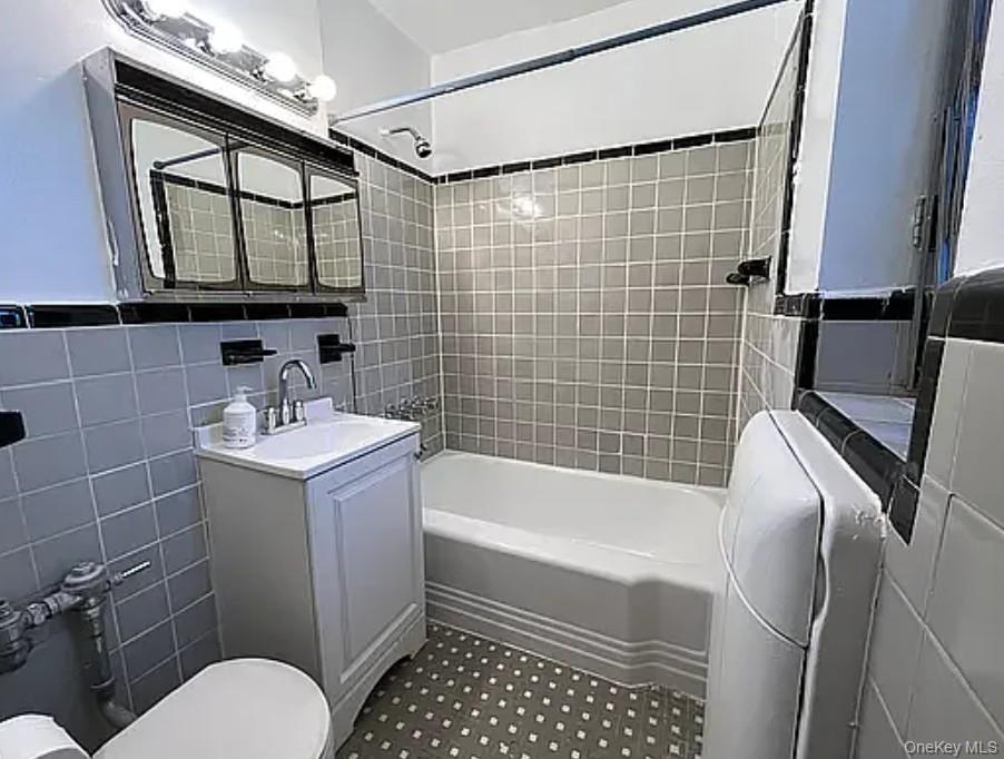 76-10 34th Avenue # 1O, Jackson Heights, NY 11372