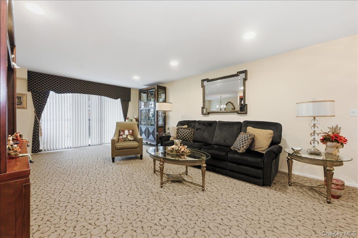 99 S Park Avenue # 224, Rockville Centre, NY 11570