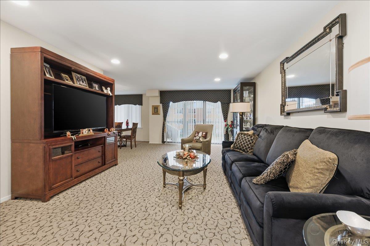 99 S Park Avenue # 224, Rockville Centre, NY 11570