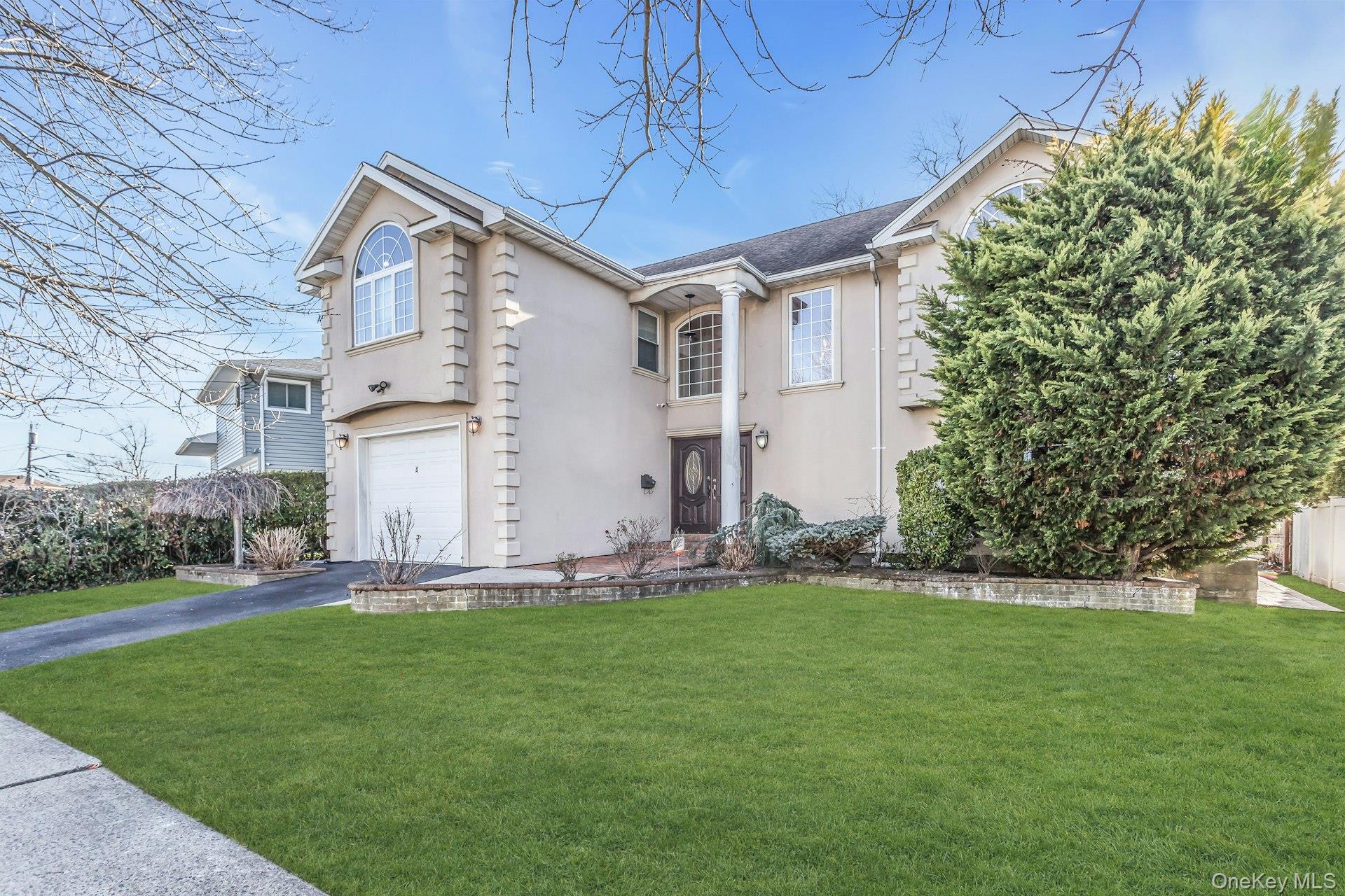 4 Laurette Lane, Freeport, NY 11520