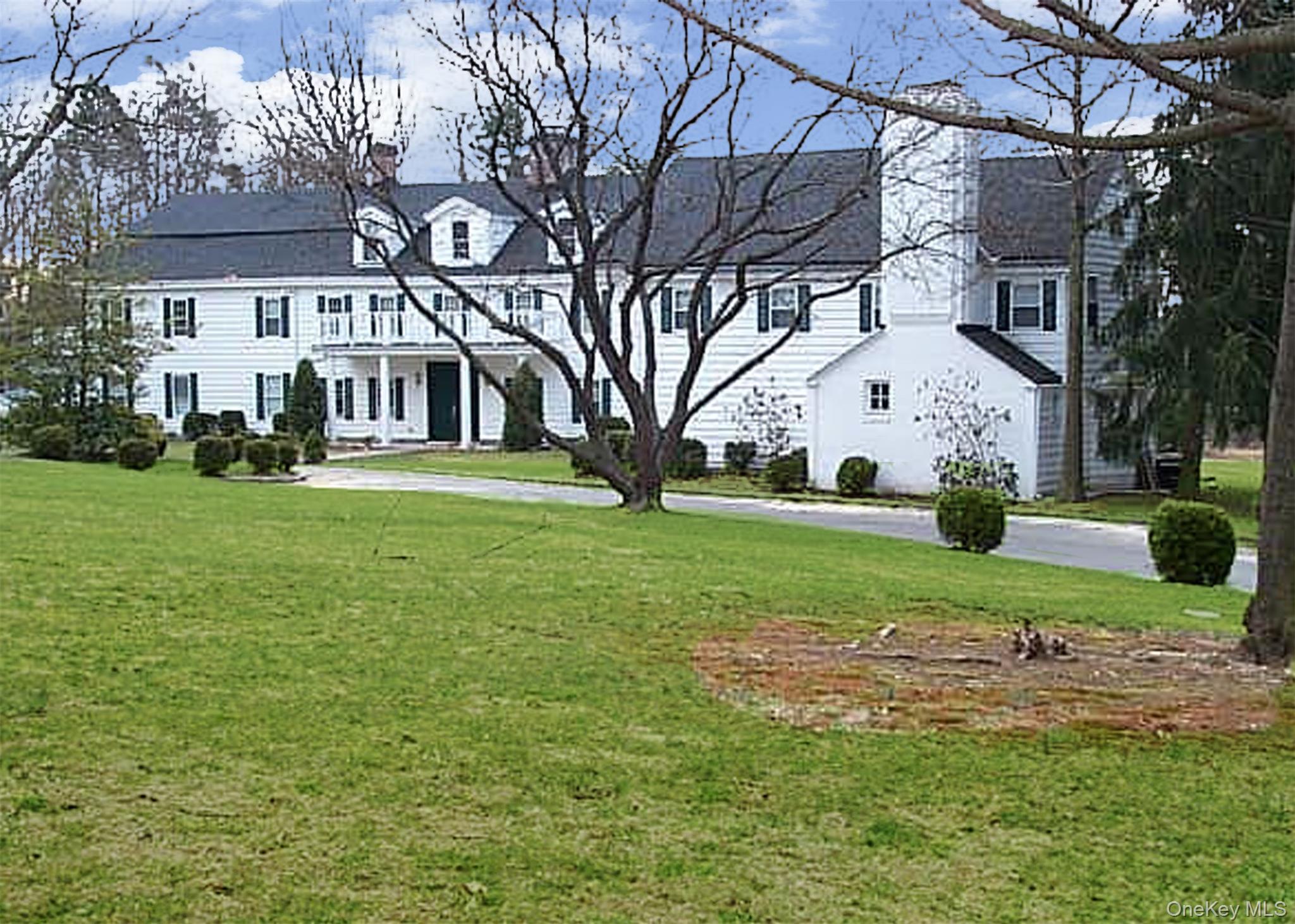 2 Langley Lane, Old Westbury, NY 11568