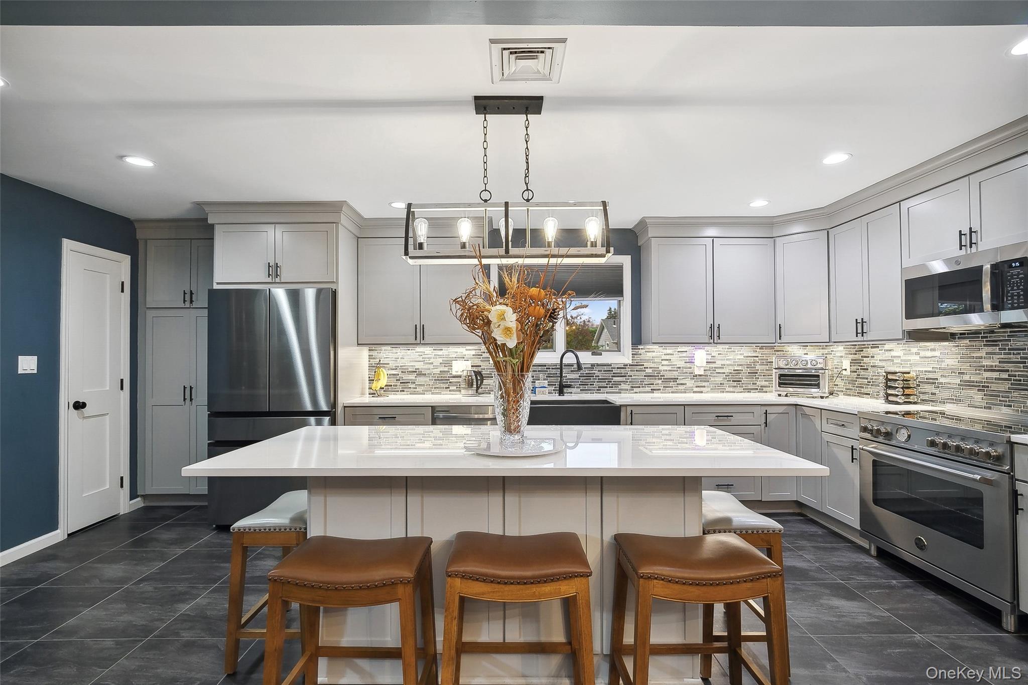 241 N Hamilton Avenue, Lindenhurst, NY 11757