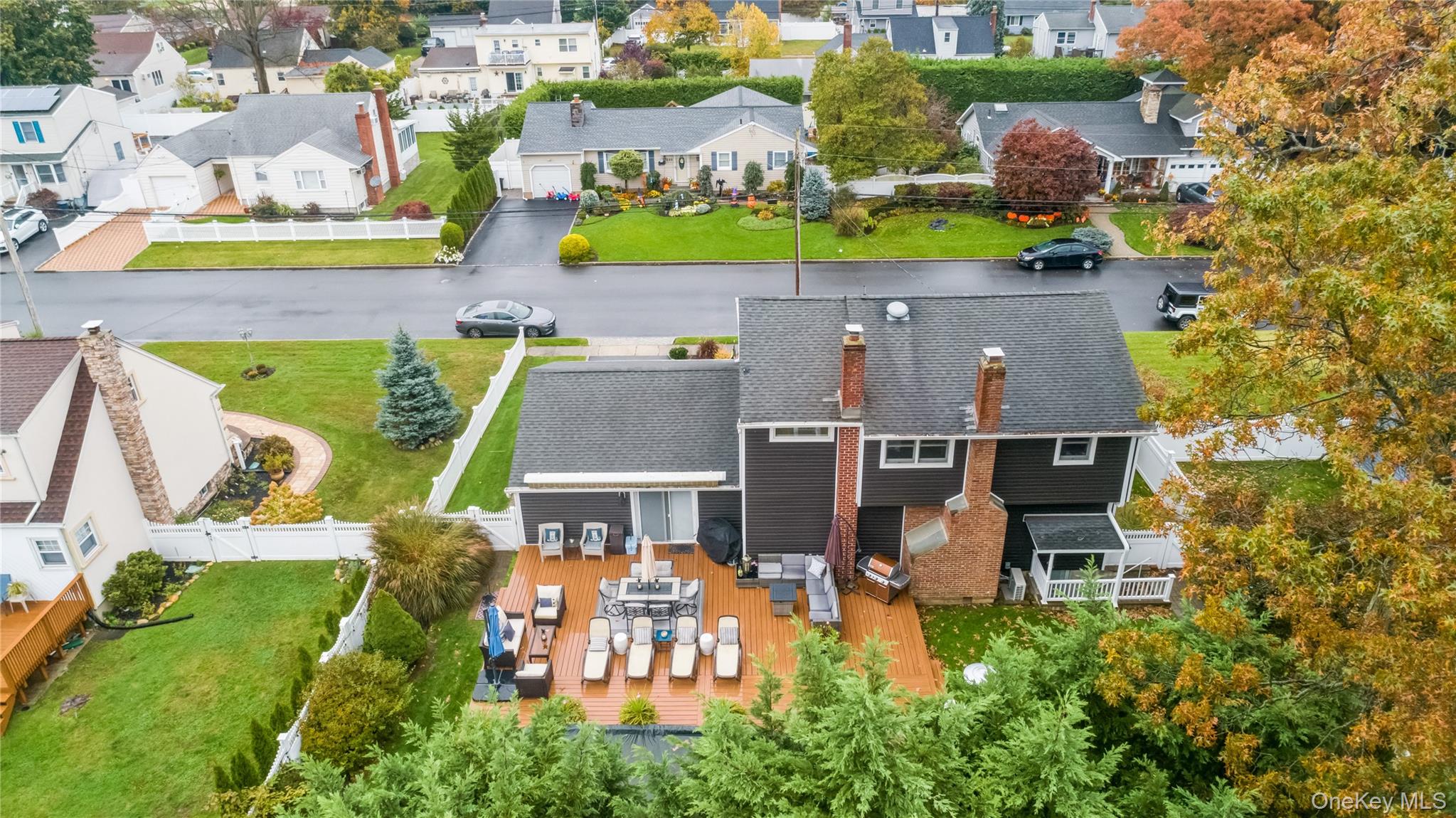 241 N Hamilton Avenue, Lindenhurst, NY 11757