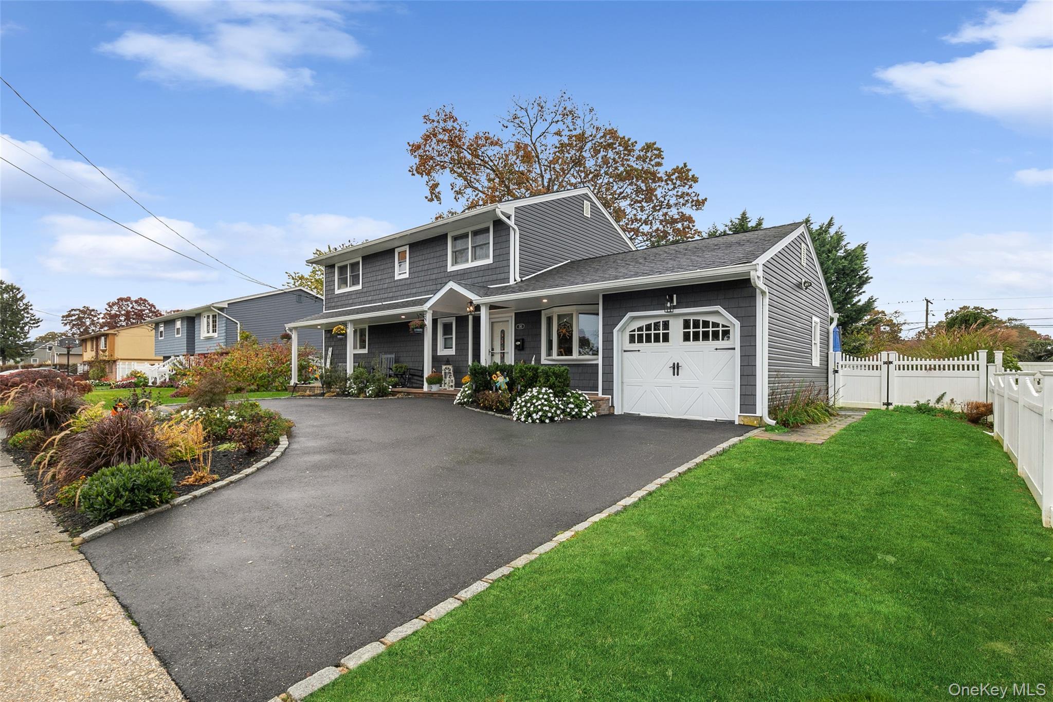 241 N Hamilton Avenue, Lindenhurst, NY 11757