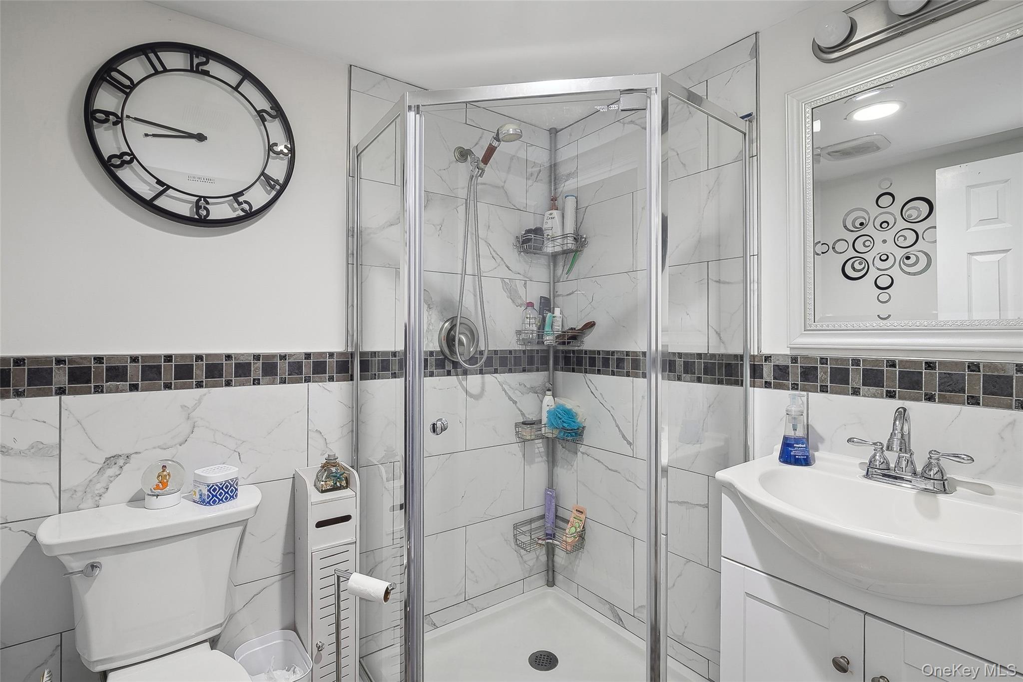 241 N Hamilton Avenue, Lindenhurst, NY 11757