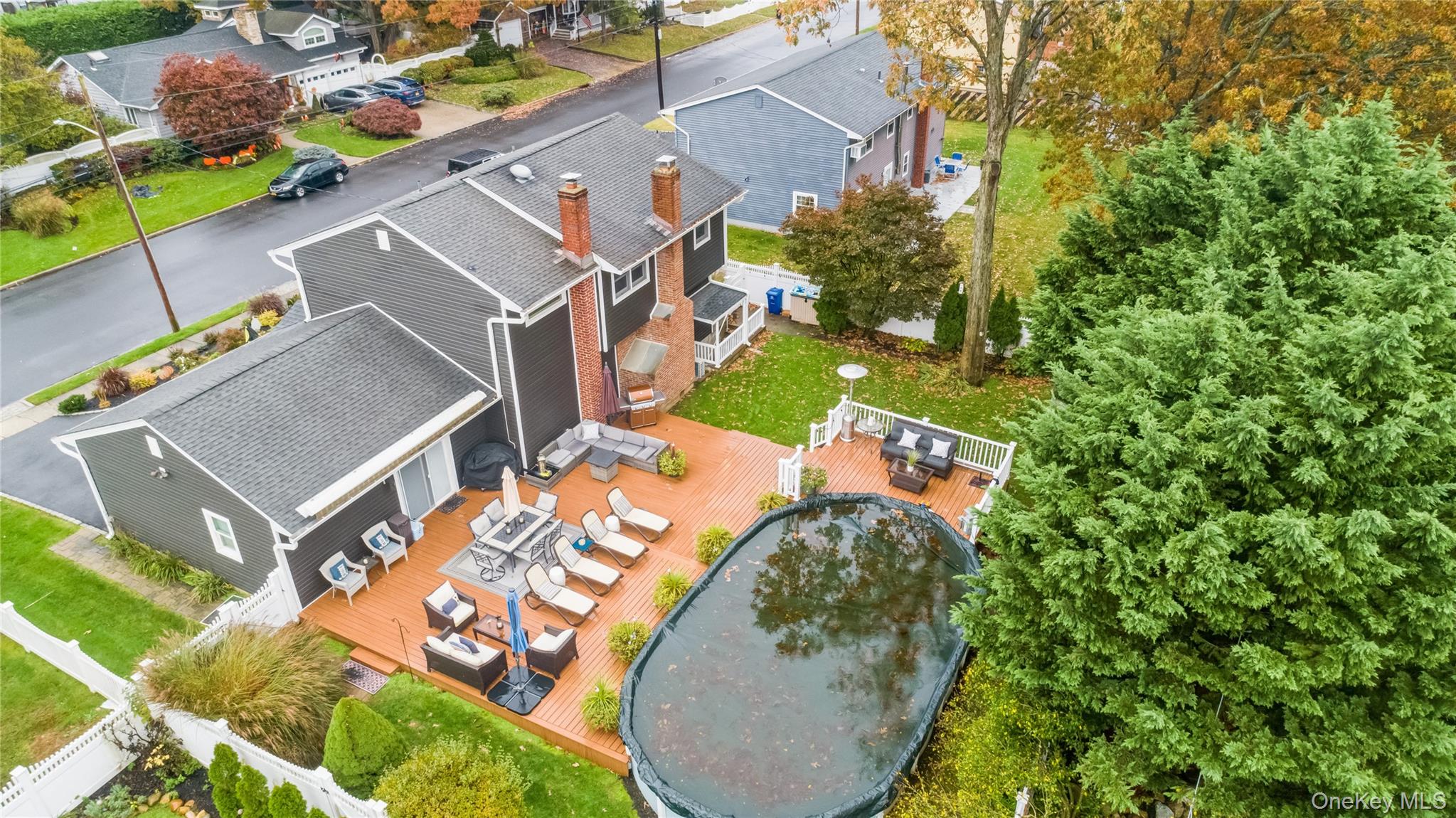 241 N Hamilton Avenue, Lindenhurst, NY 11757