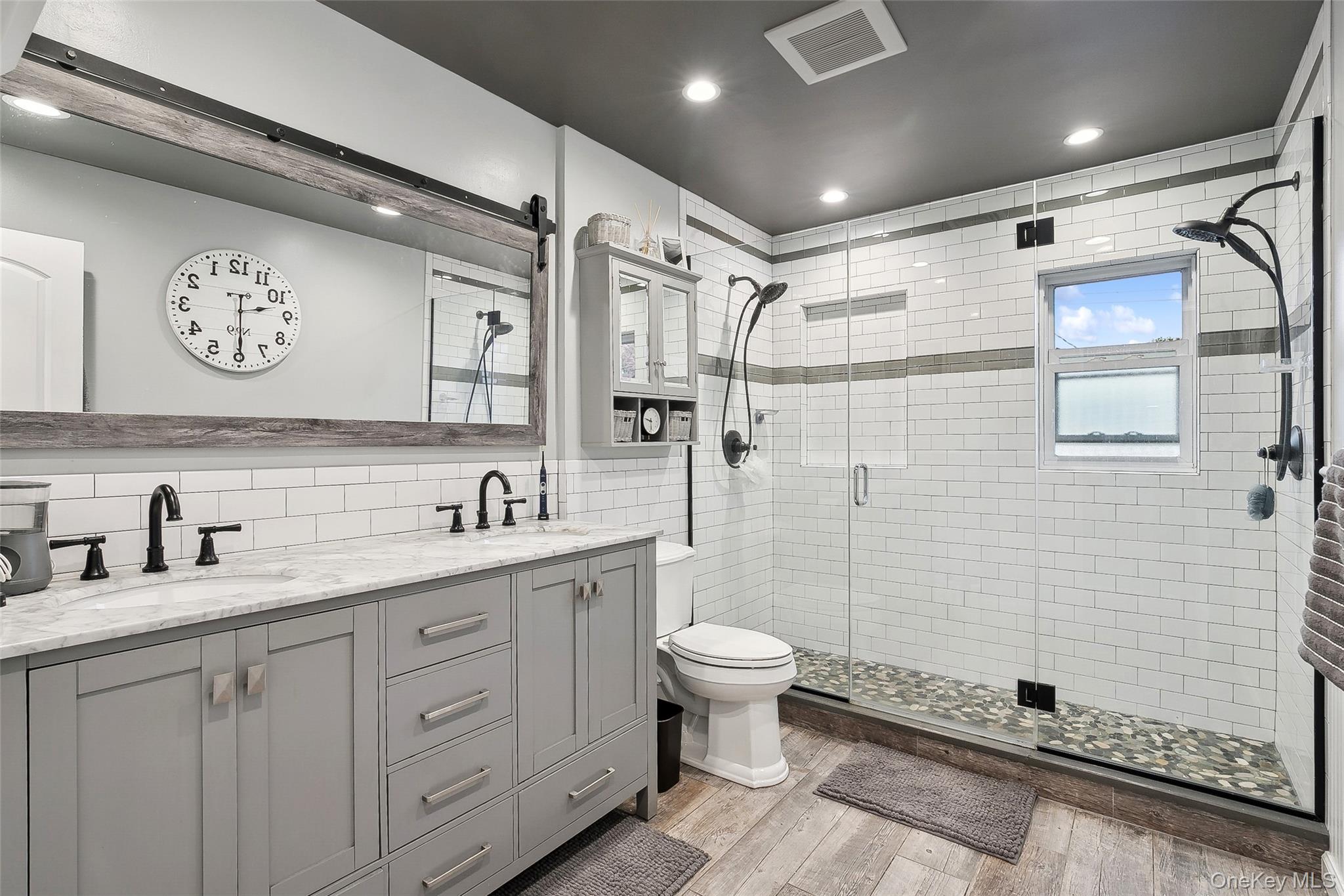 241 N Hamilton Avenue, Lindenhurst, NY 11757