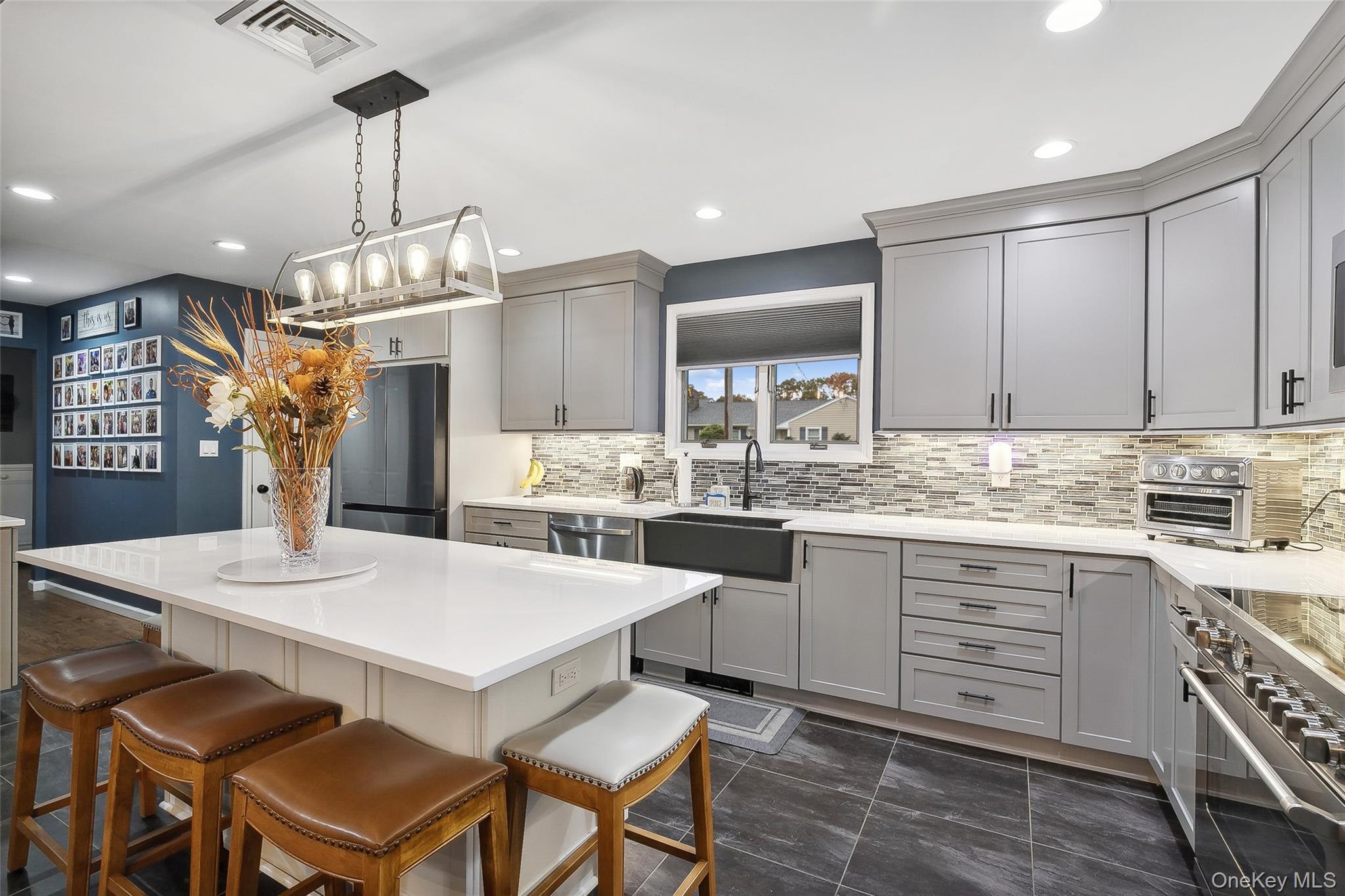 241 N Hamilton Avenue, Lindenhurst, NY 11757