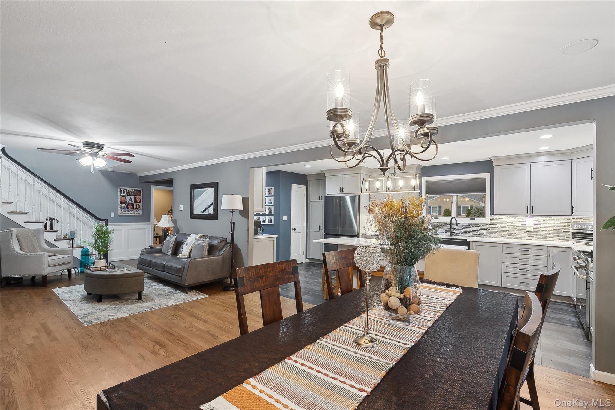 241 N Hamilton Avenue, Lindenhurst, NY 11757