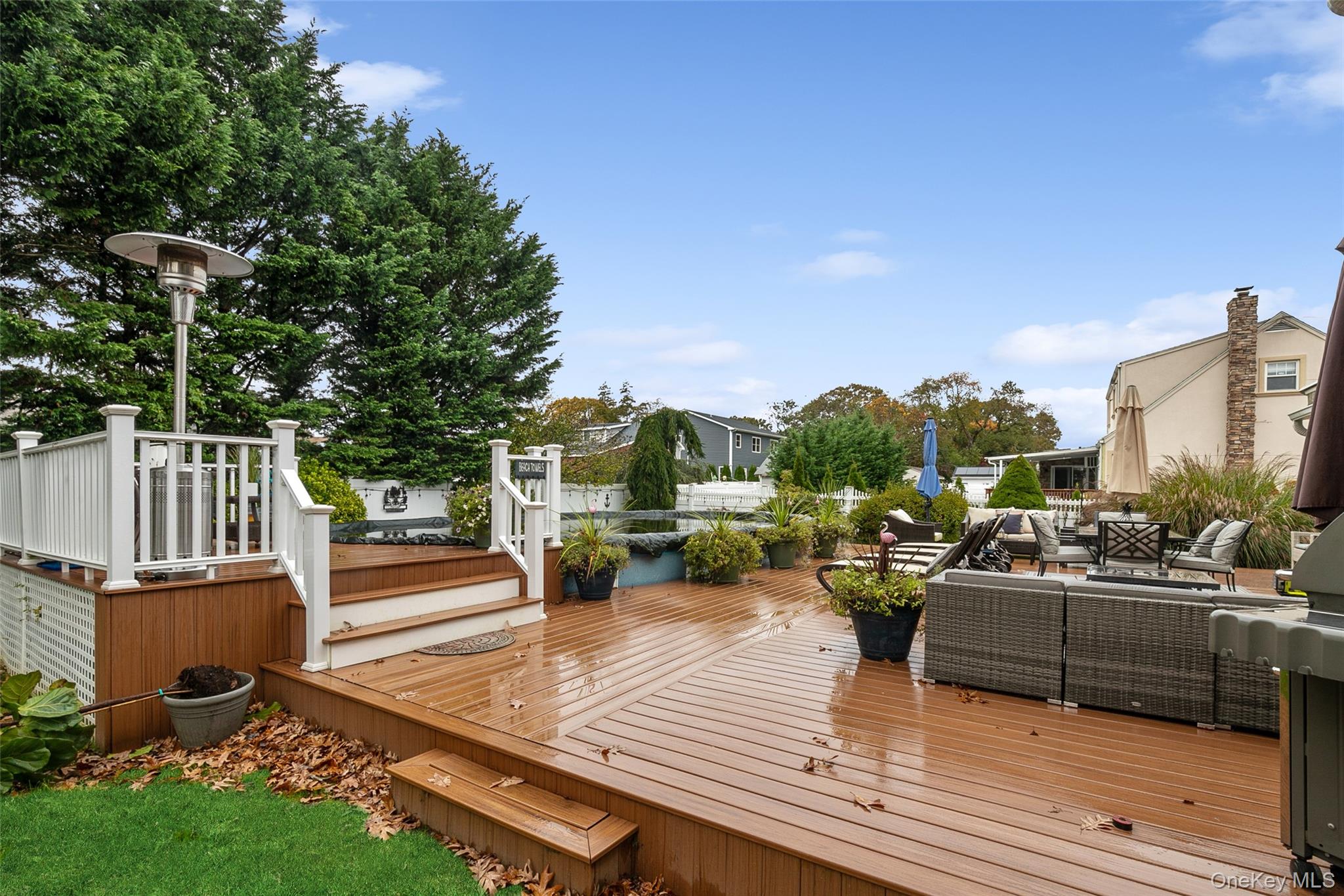 241 N Hamilton Avenue, Lindenhurst, NY 11757