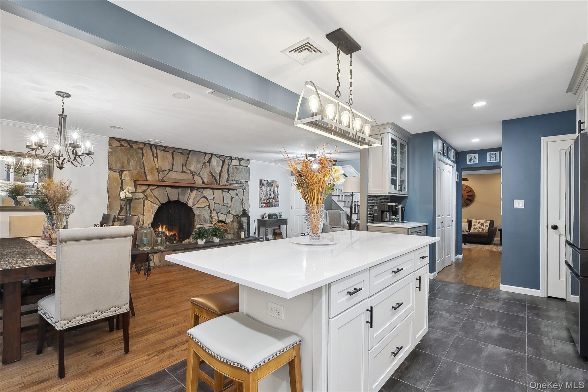 241 N Hamilton Avenue, Lindenhurst, NY 11757