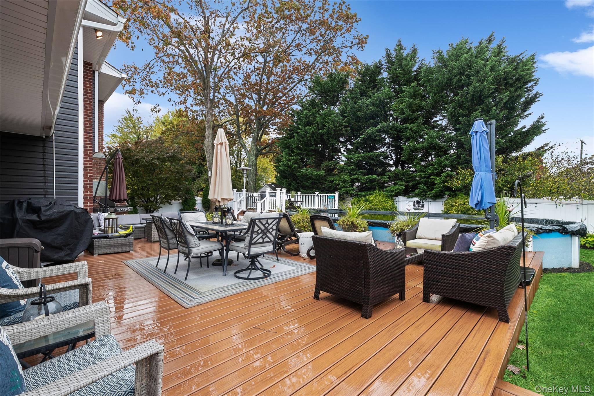 241 N Hamilton Avenue, Lindenhurst, NY 11757