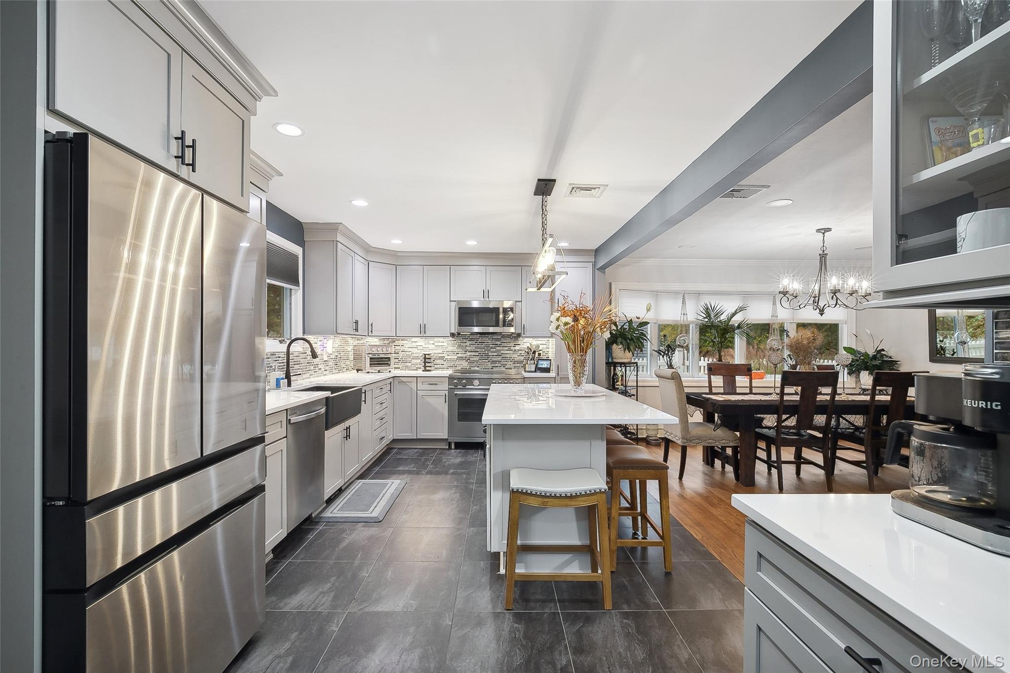 241 N Hamilton Avenue, Lindenhurst, NY 11757