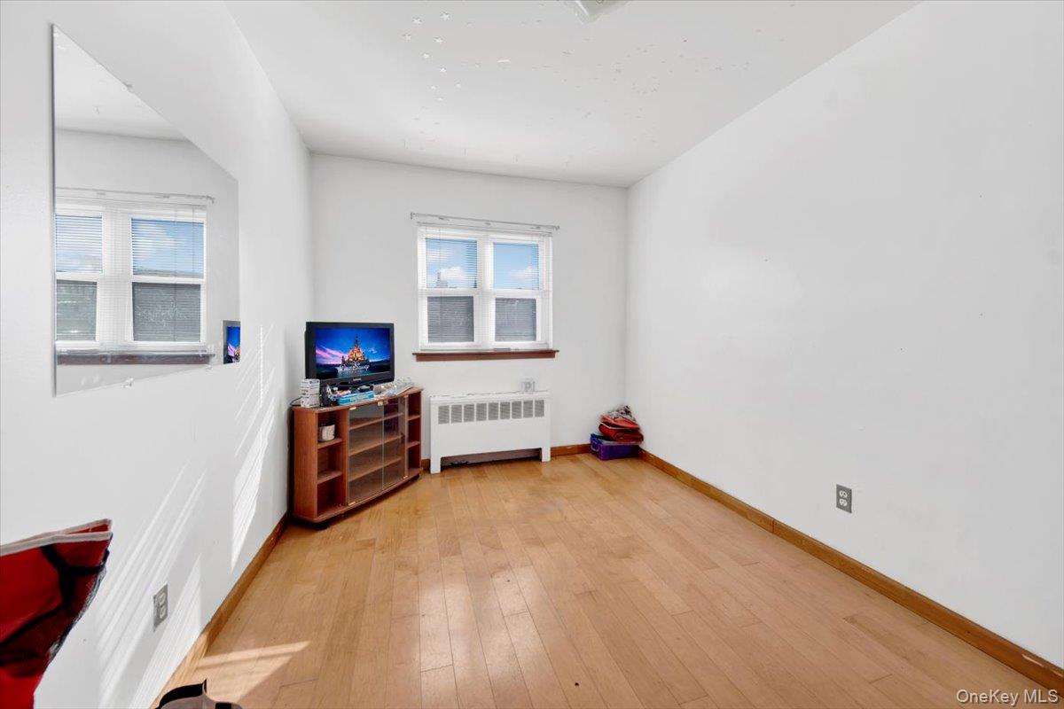 733 Rhinelander Avenue, Bronx, NY 10462