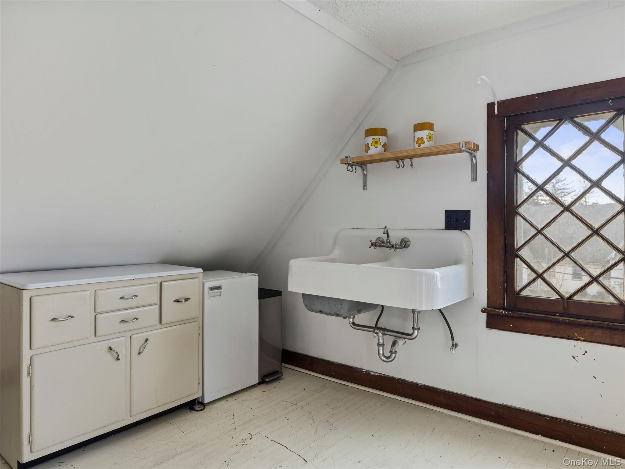 7432 S Broadway, Red Hook, NY 12571