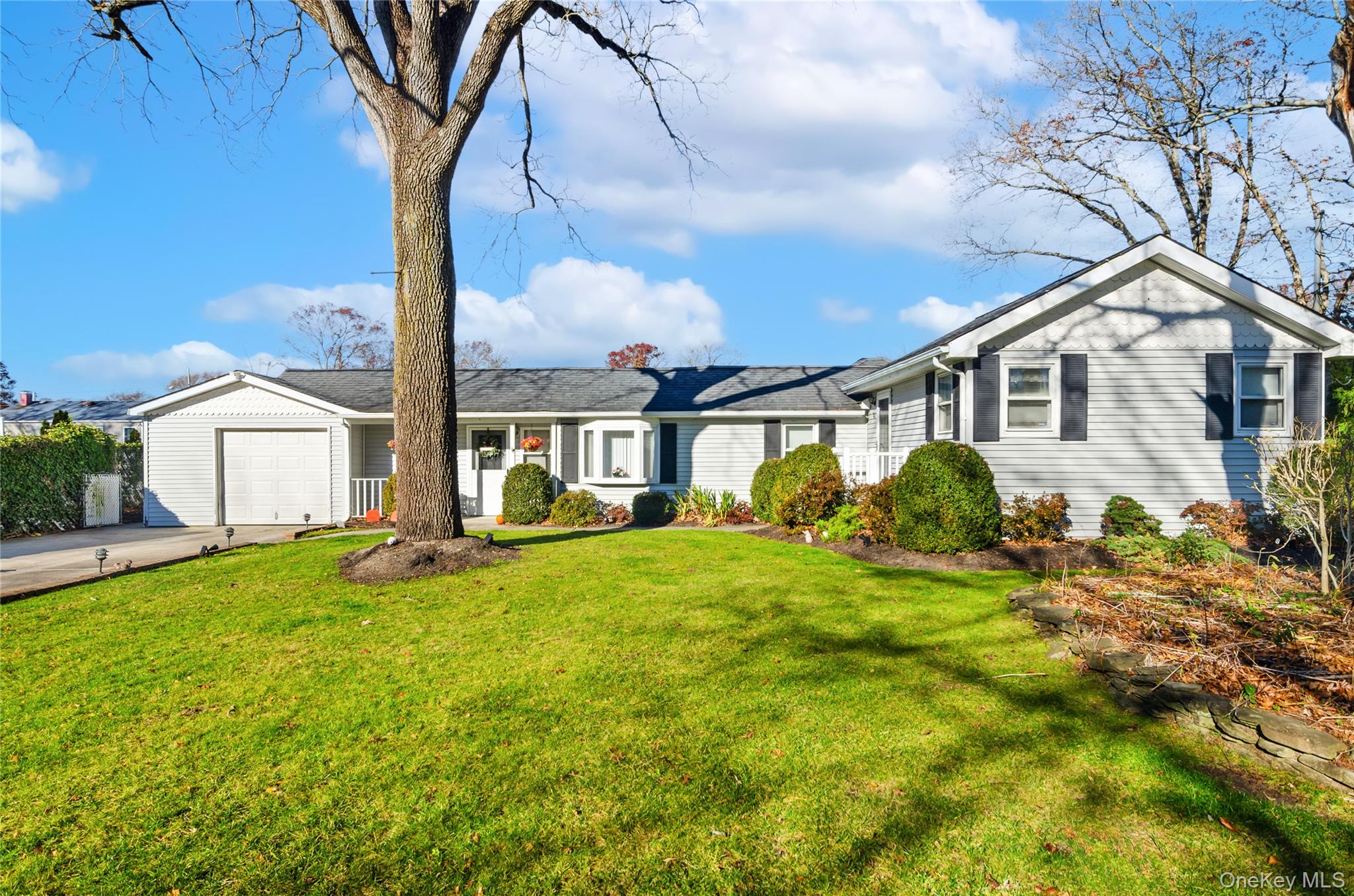 25 45th Street, Islip, NY 11751