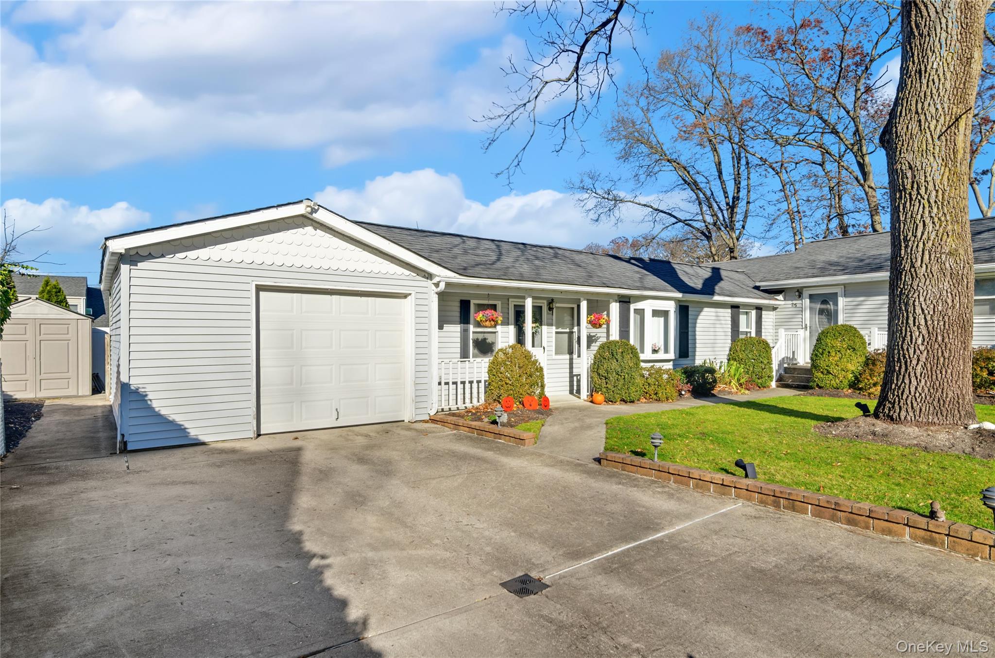 25 45th Street, Islip, NY 11751