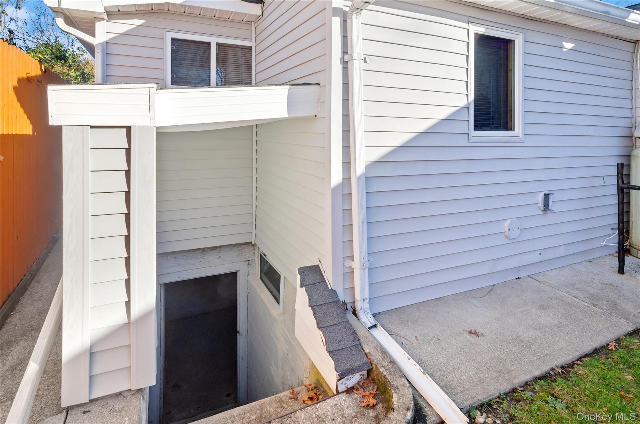 25 45th Street, Islip, NY 11751