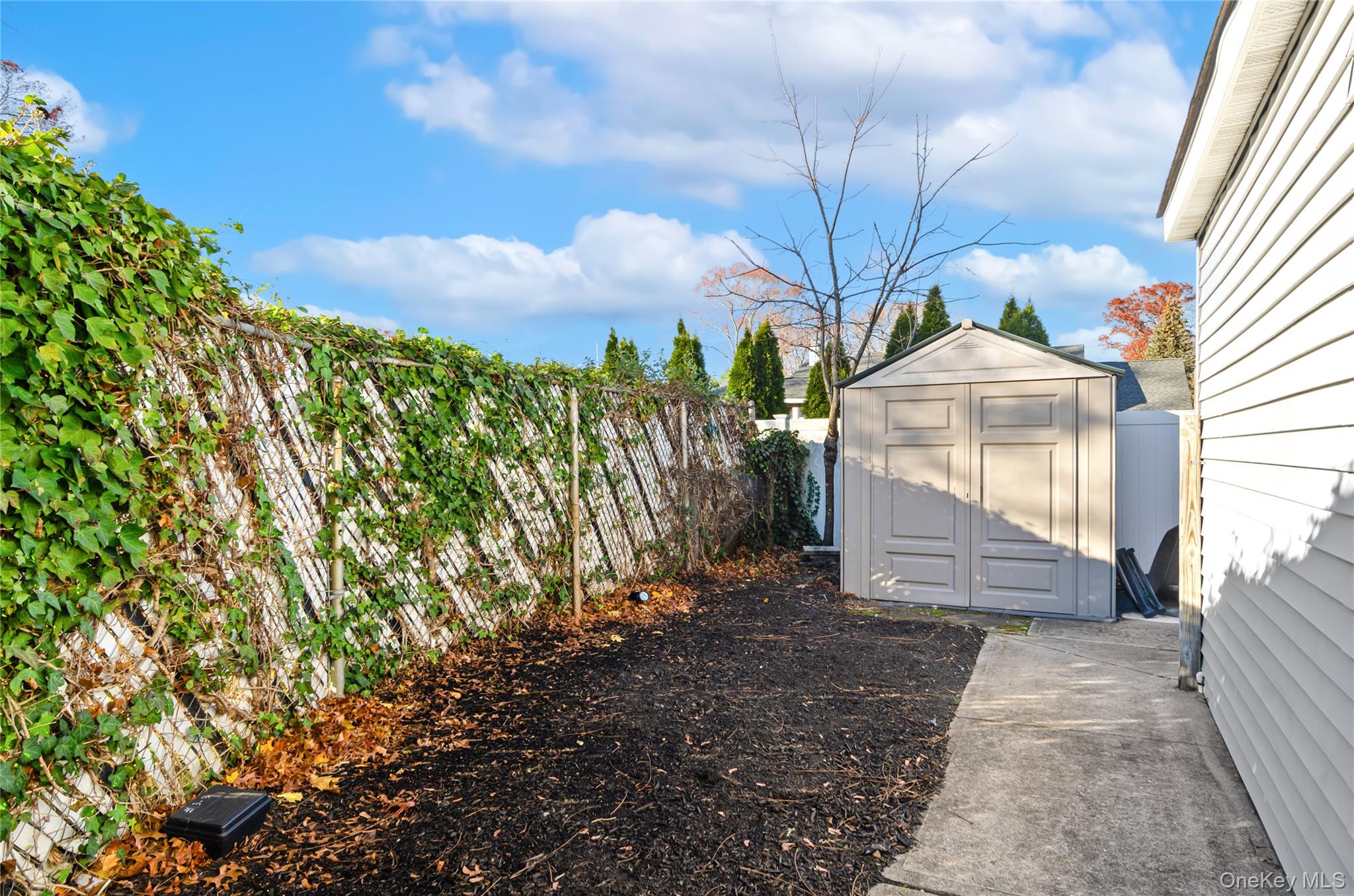 25 45th Street, Islip, NY 11751