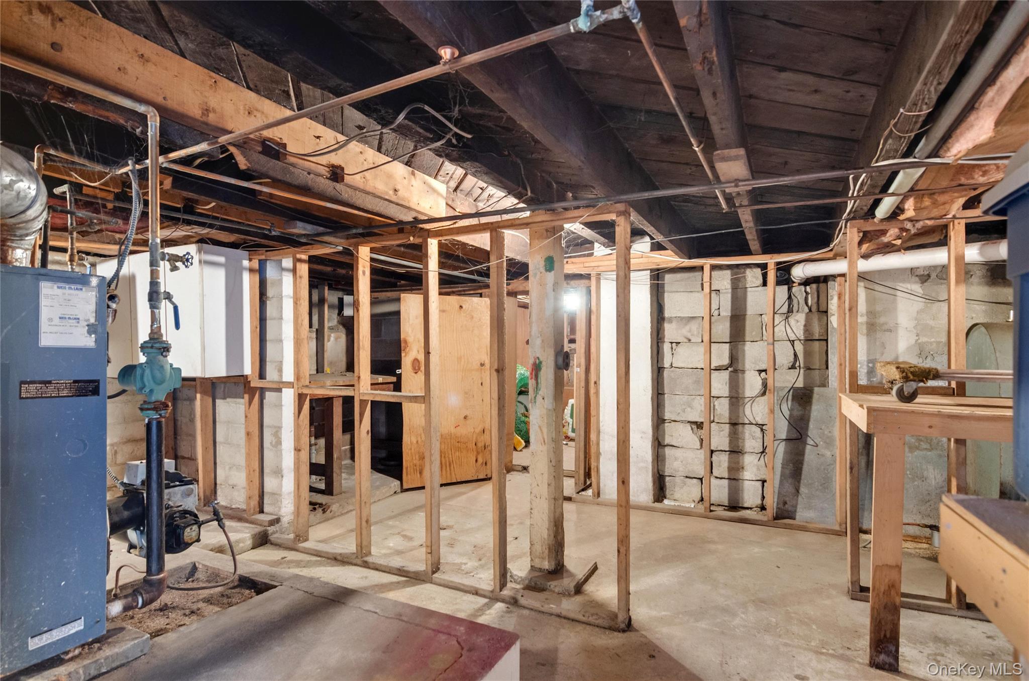 25 45th Street, Islip, NY 11751