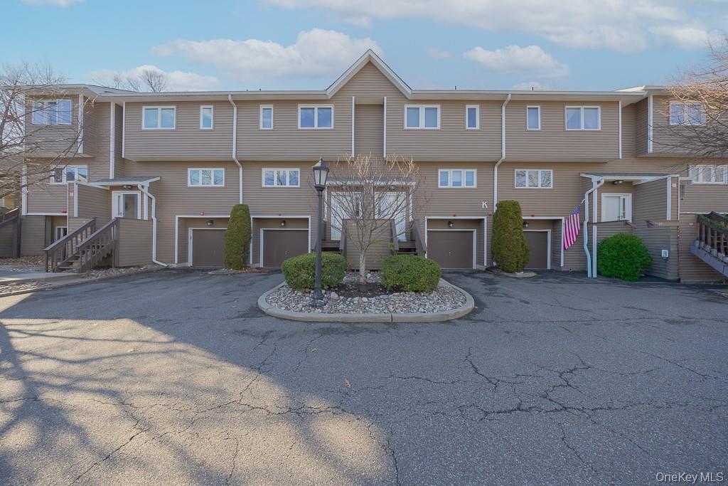 75 Village Green, Bardonia, NY 10954