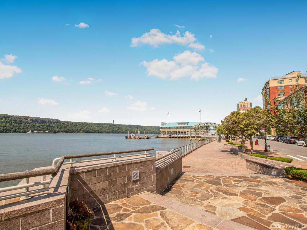 23 Water Grant Street # 7L, Yonkers, NY 10701