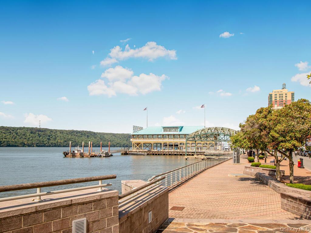 23 Water Grant Street # 7L, Yonkers, NY 10701