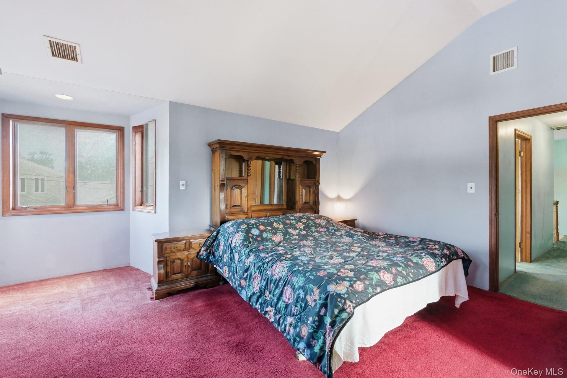 56 Eastview Road, Ronkonkoma, NY 11779