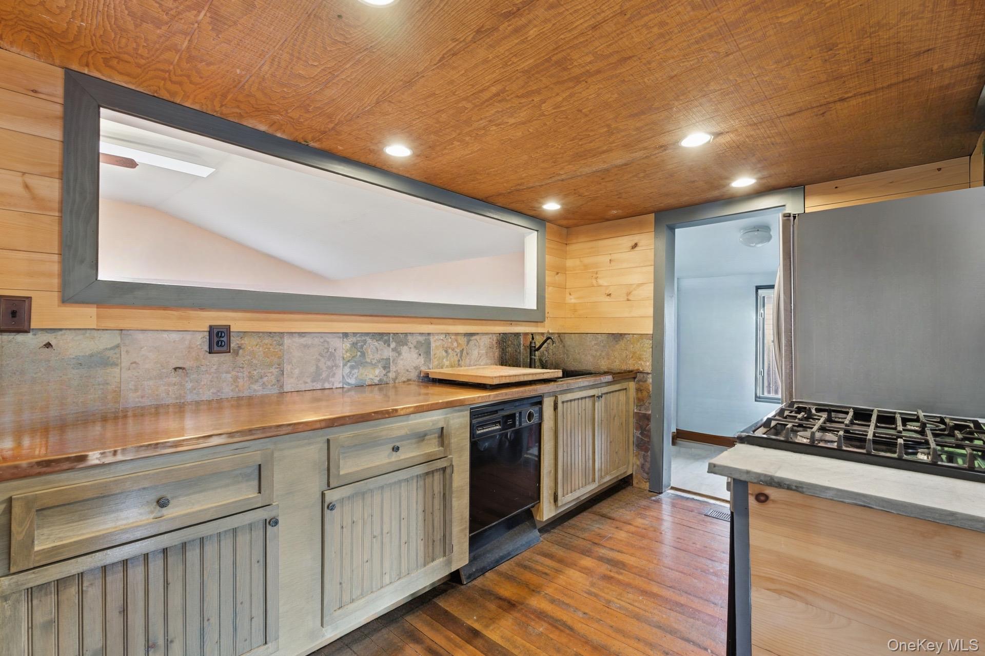 56 Eastview Road, Ronkonkoma, NY 11779