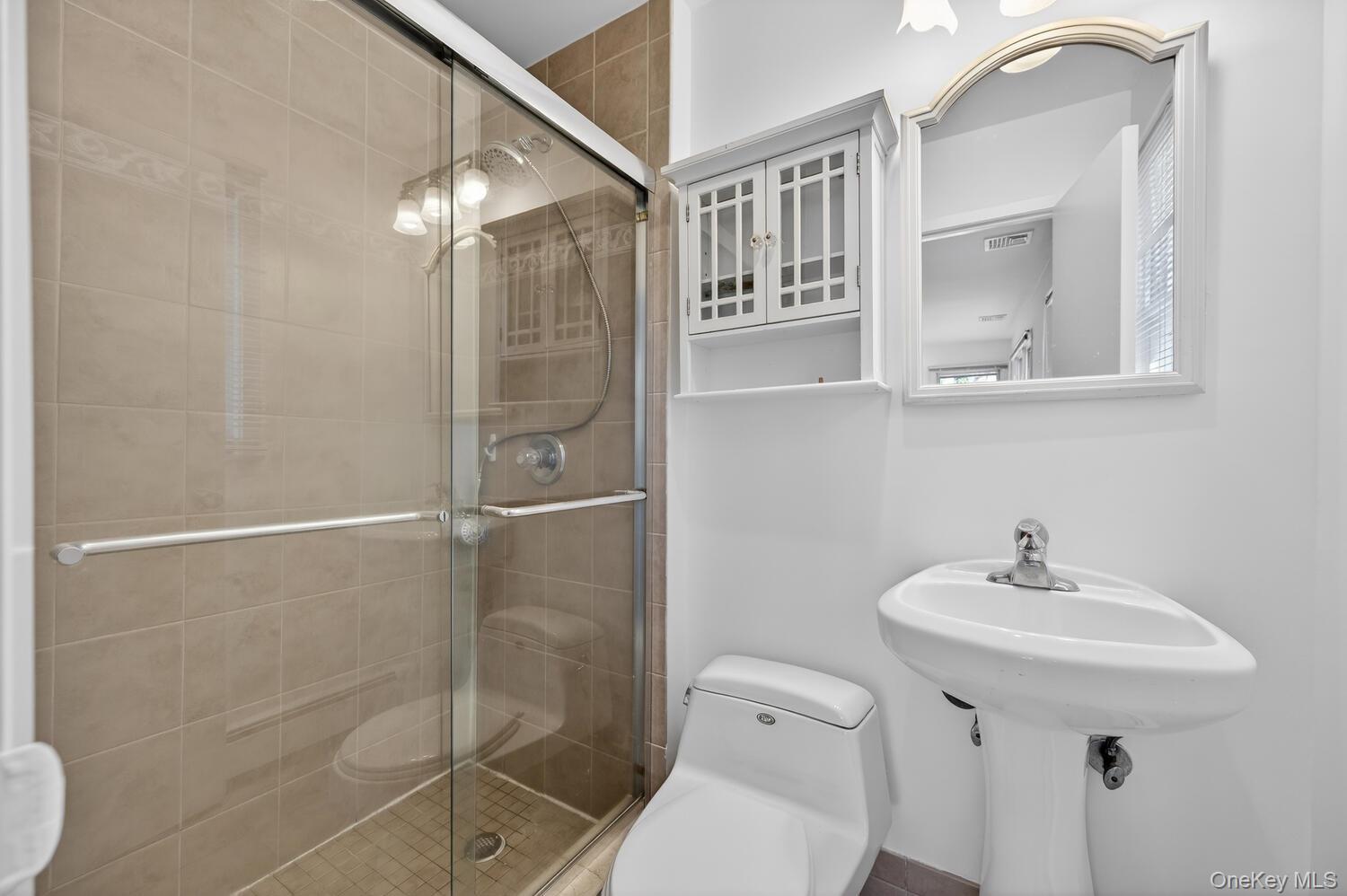 8 Blueberry Lane, Oyster Bay, NY 11771