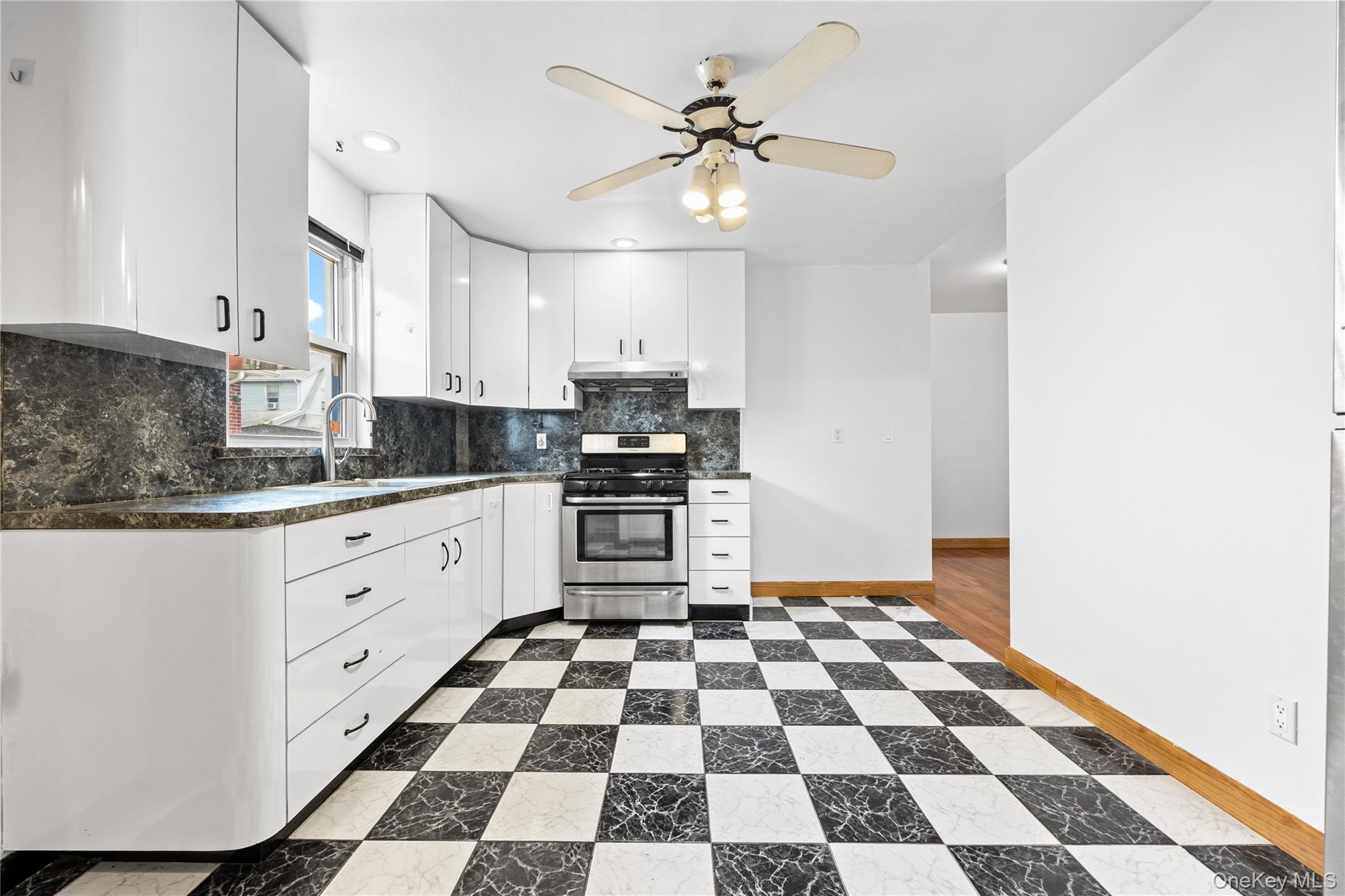 42-25 189th Street, Flushing, NY 11358