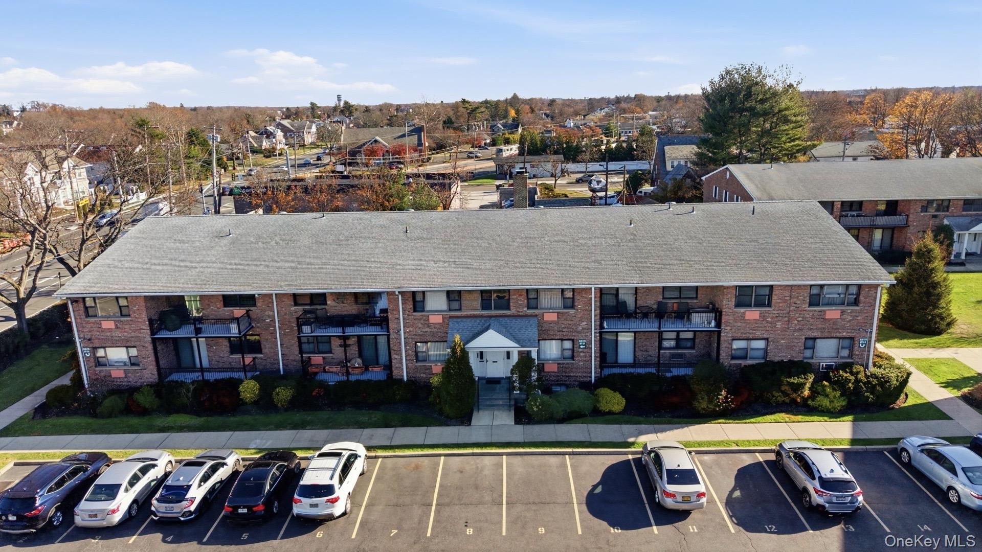 210 Fulton Street # 2C, Farmingdale, NY 11735