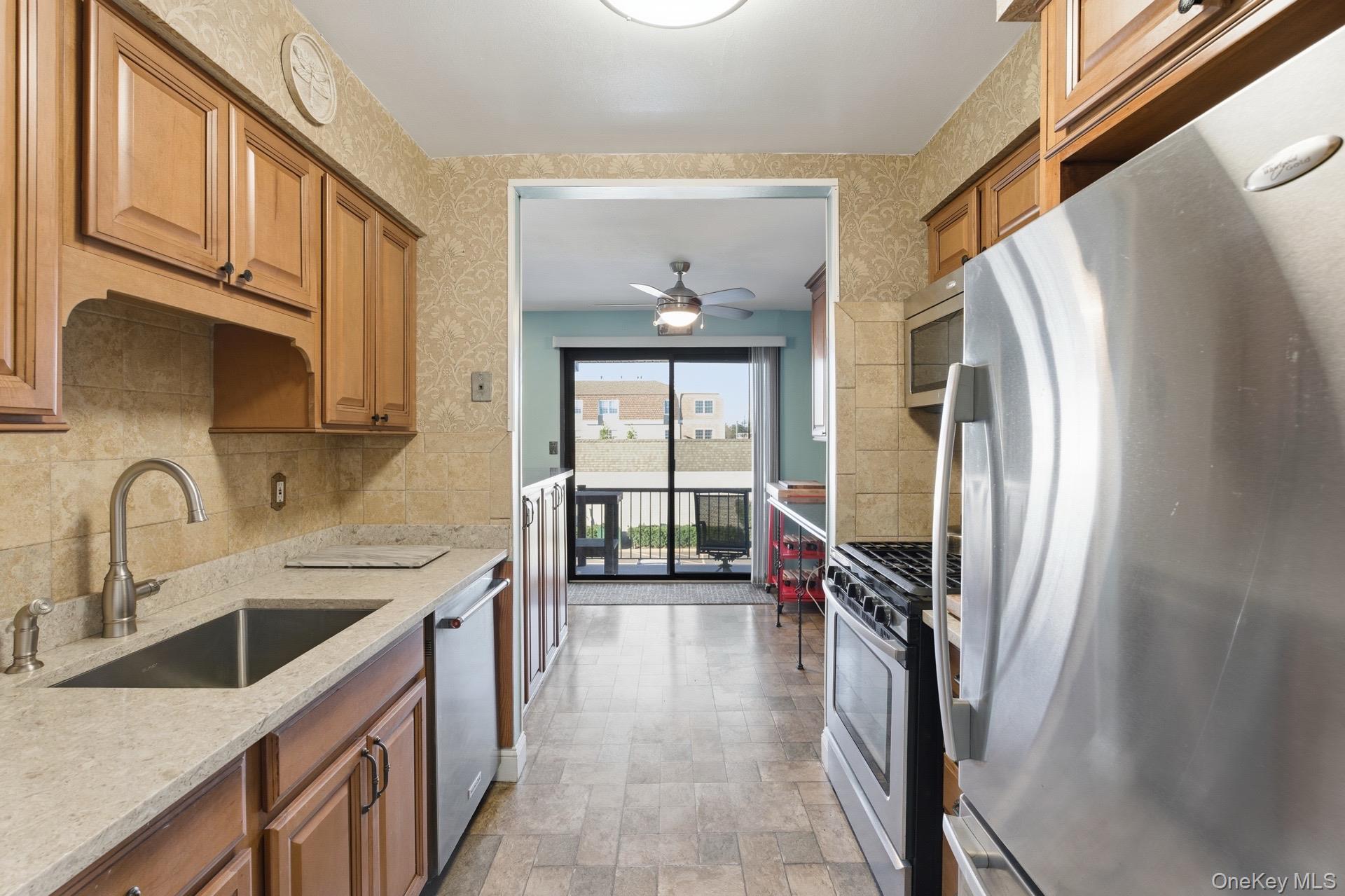 210 Fulton Street # 2C, Farmingdale, NY 11735